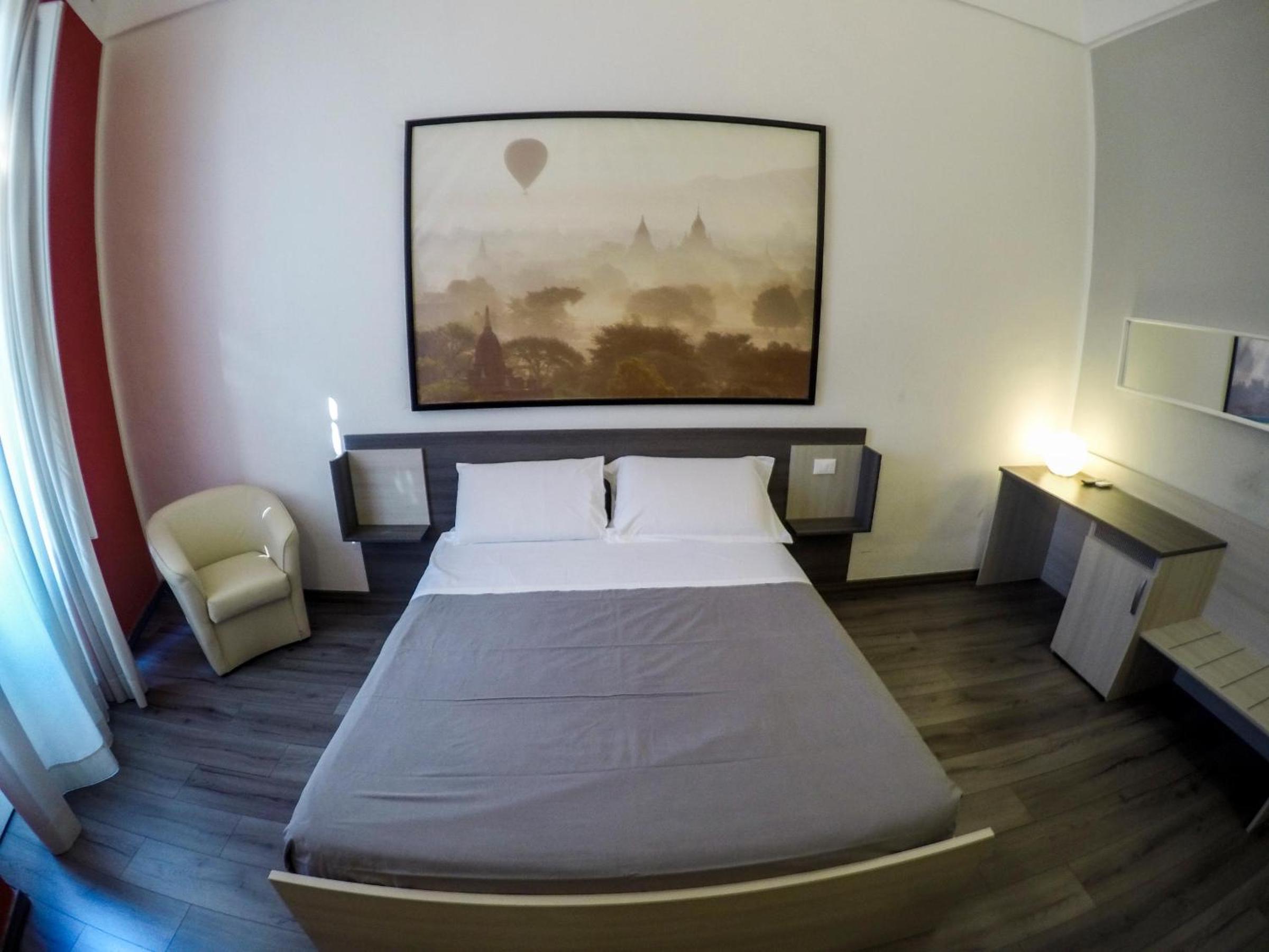 Deluxe Double Room - Photo 5