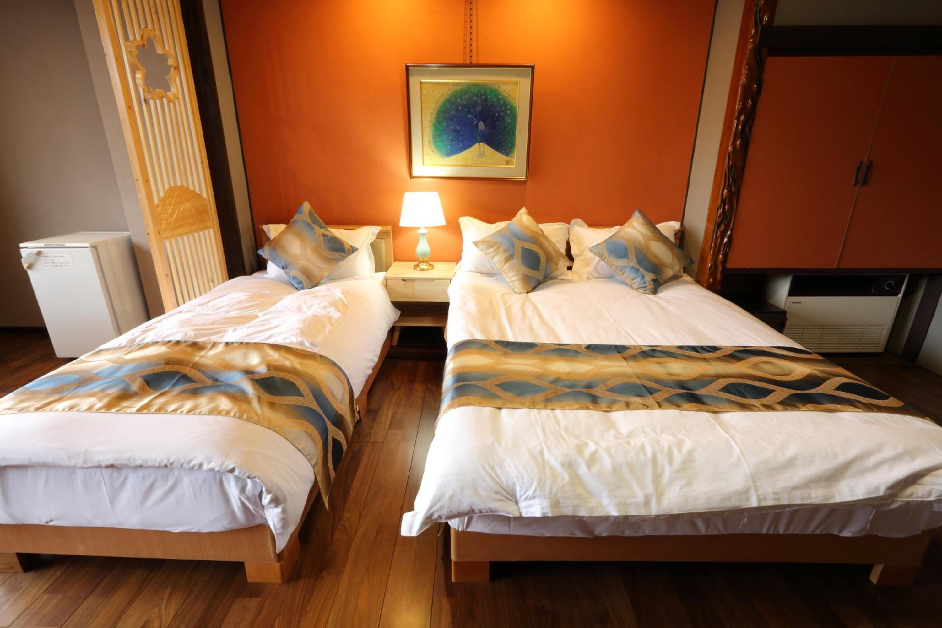 Twin Room with Private Bathroom - Photo 6