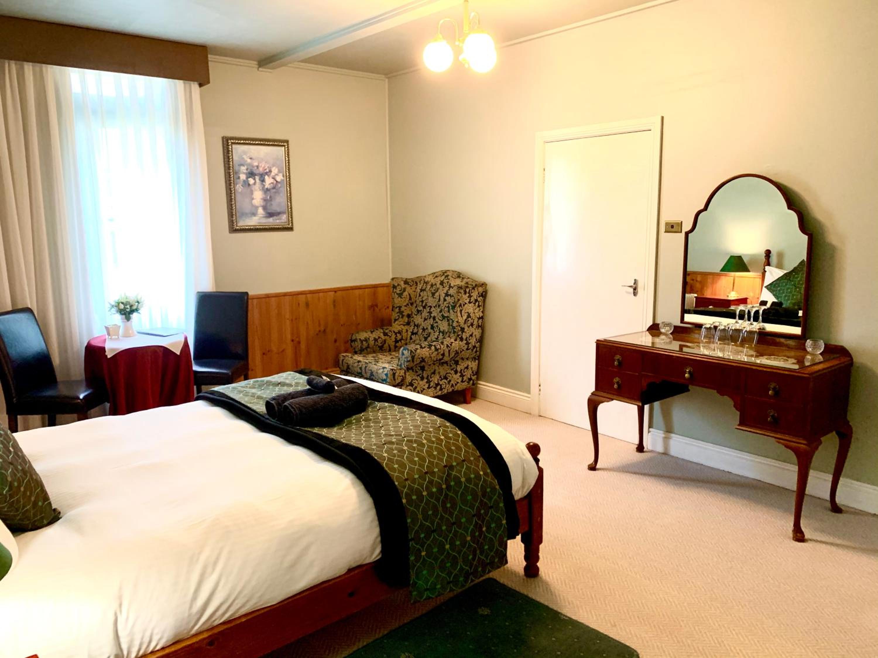 Queen Room with Spa Bath photo 3