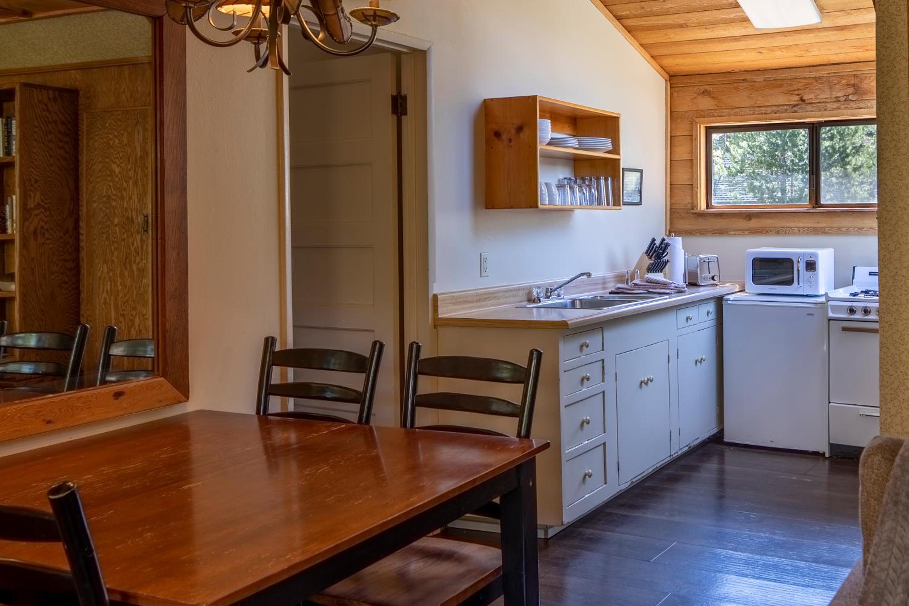 Historic One Bedroom Cabin - Photo 5