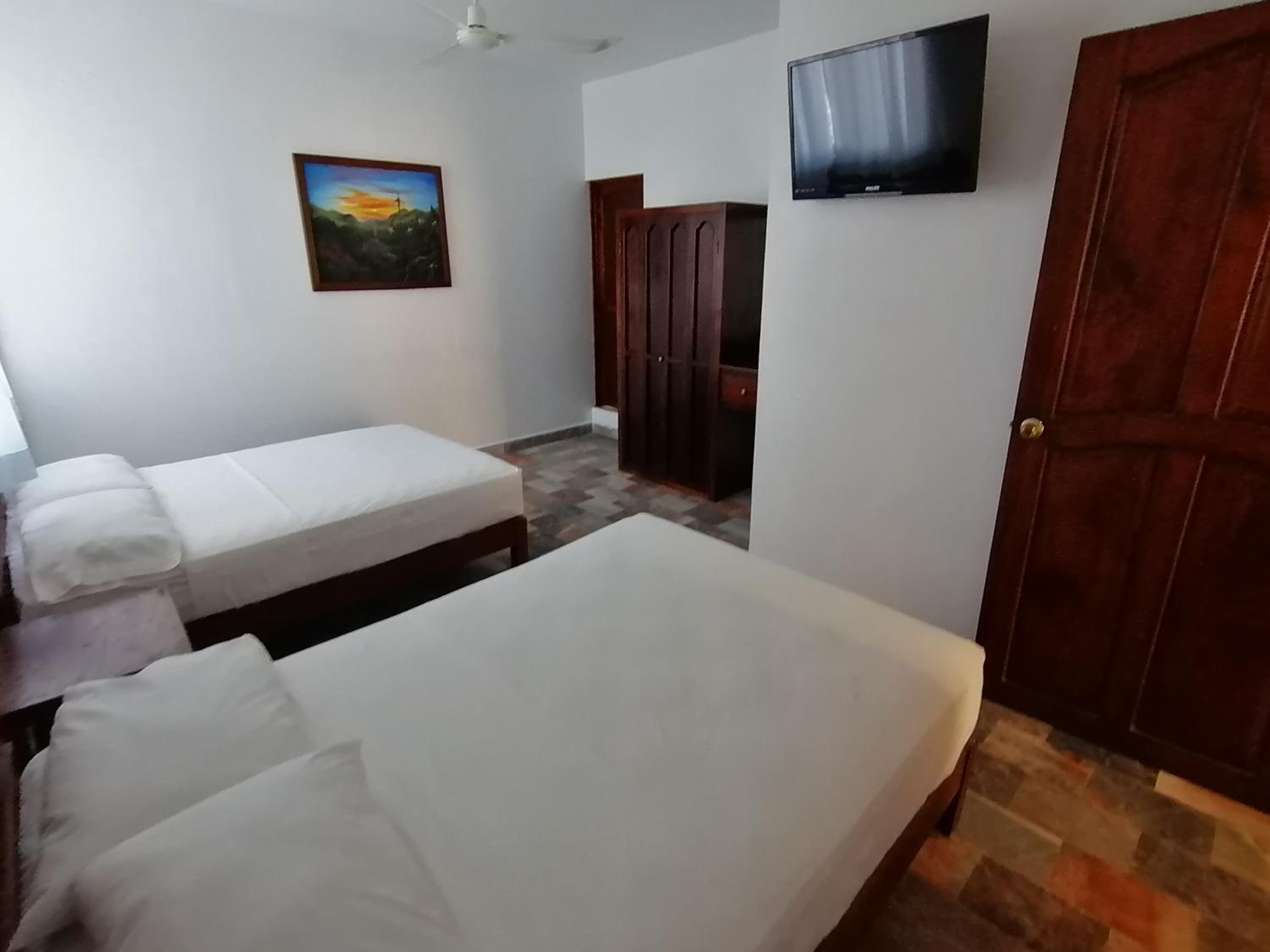 Standard Quadruple Room - Photo 4