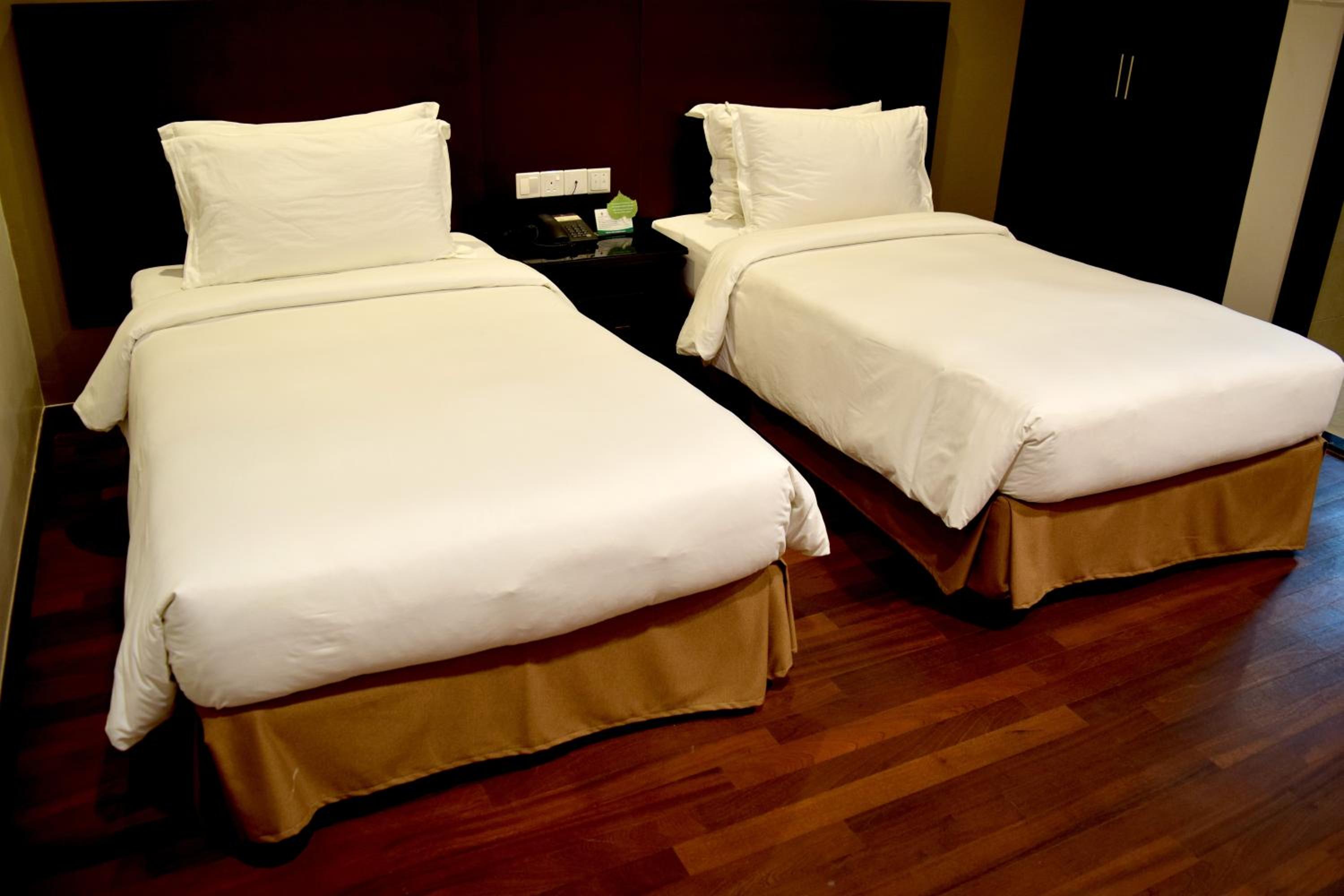 Standard King Room photo 2