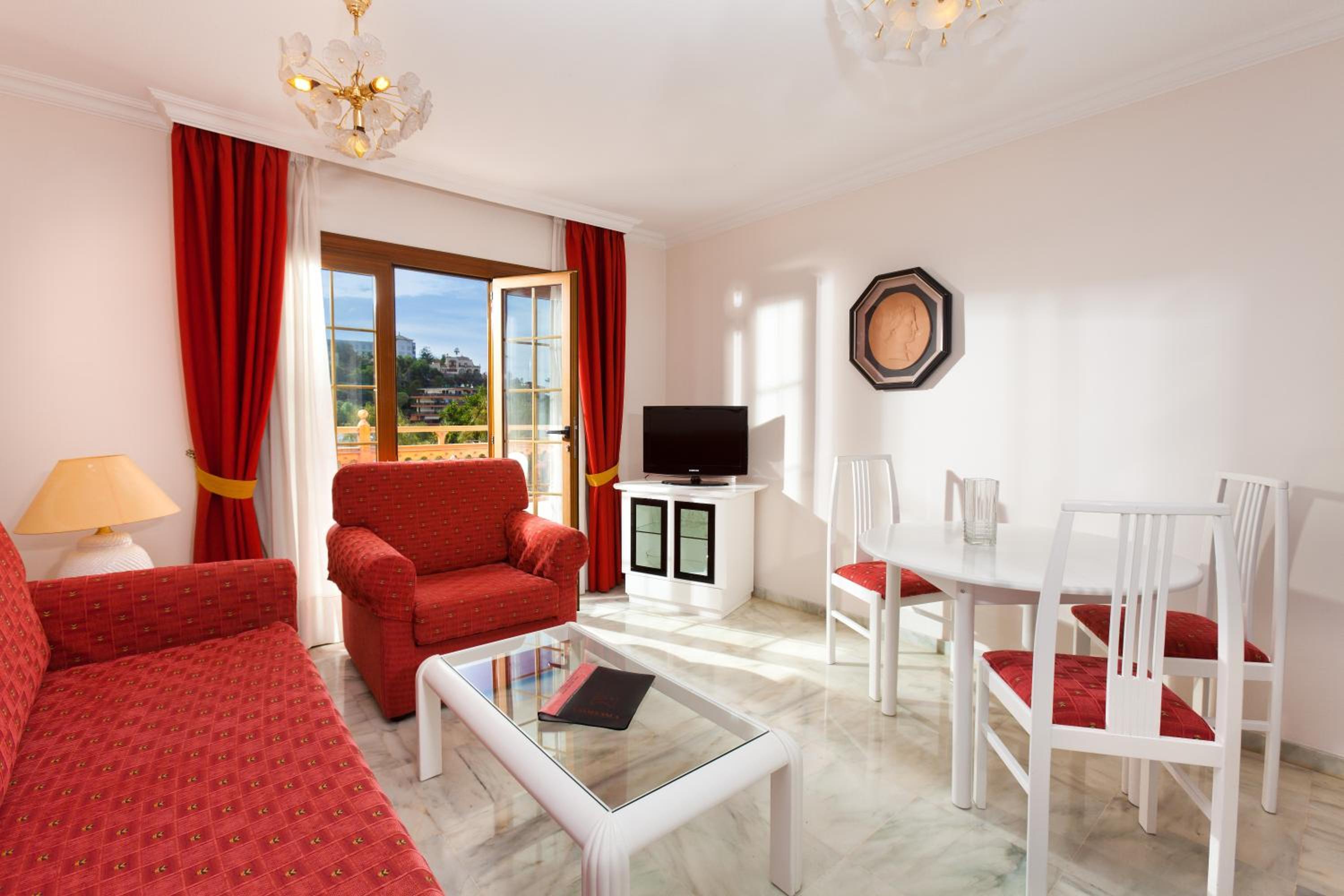 One-Bedroom Apartment - Photo 1
