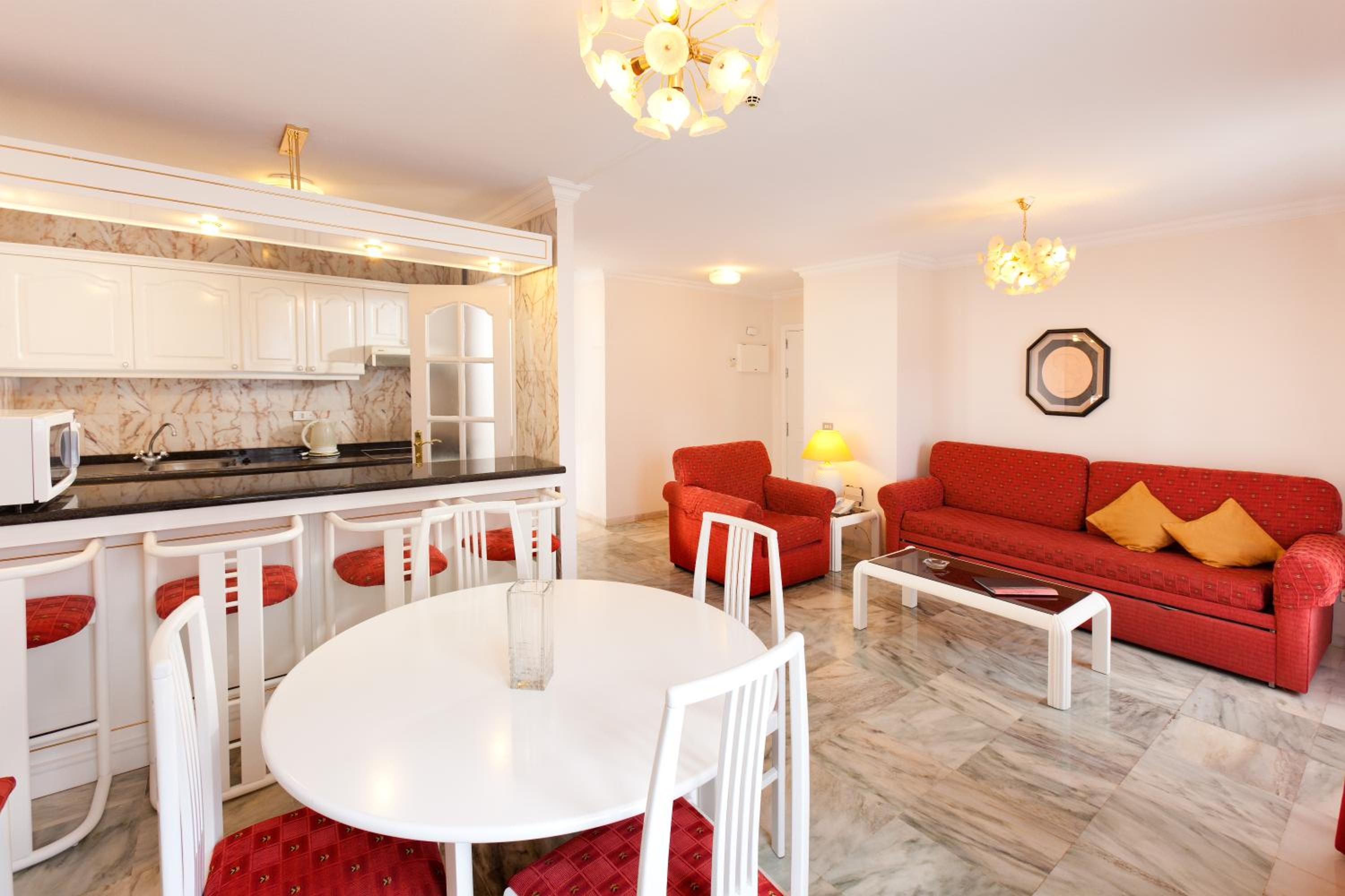 One-Bedroom Apartment - Photo 4