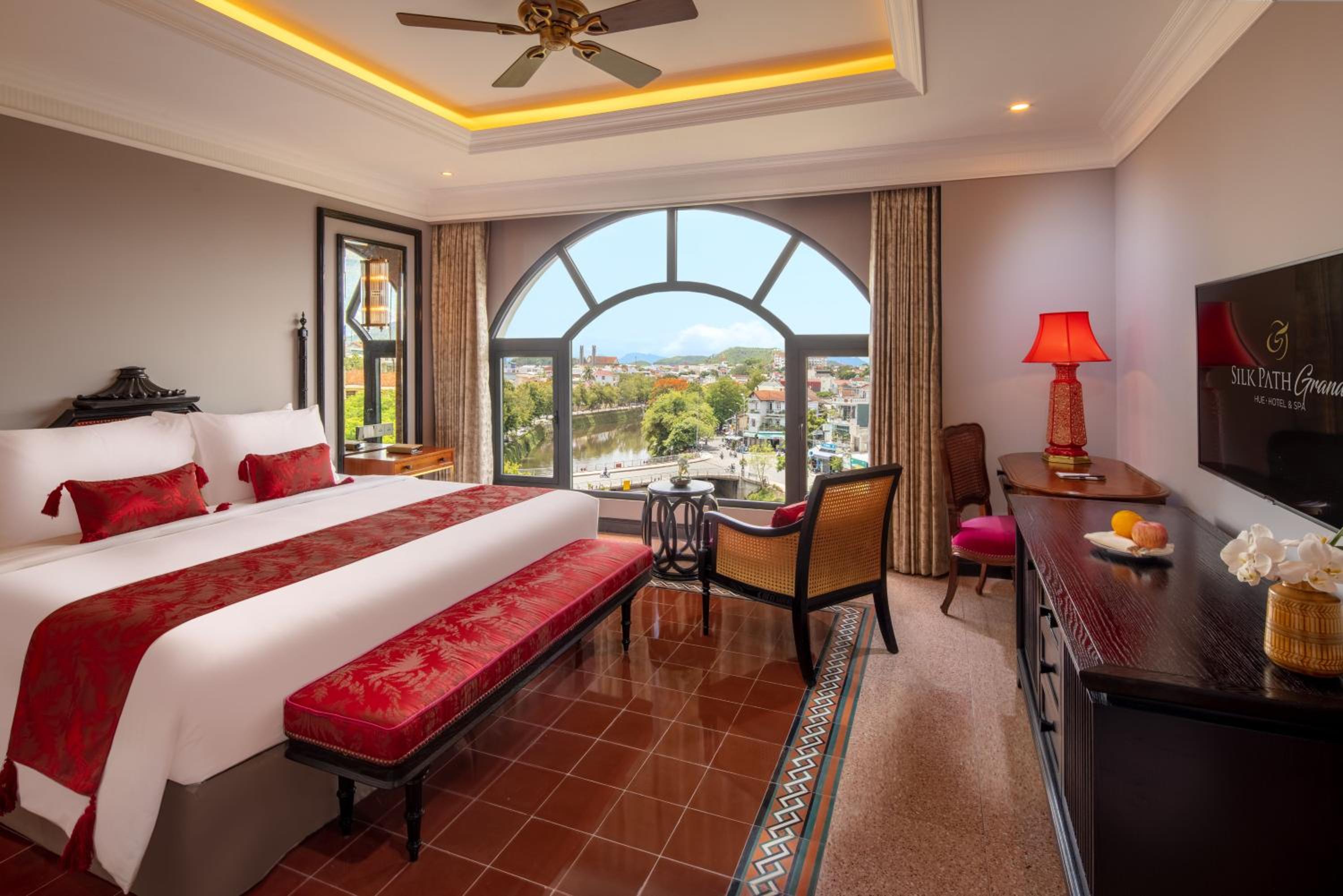 Presidential Suite - Free Traditional Costume photo 1