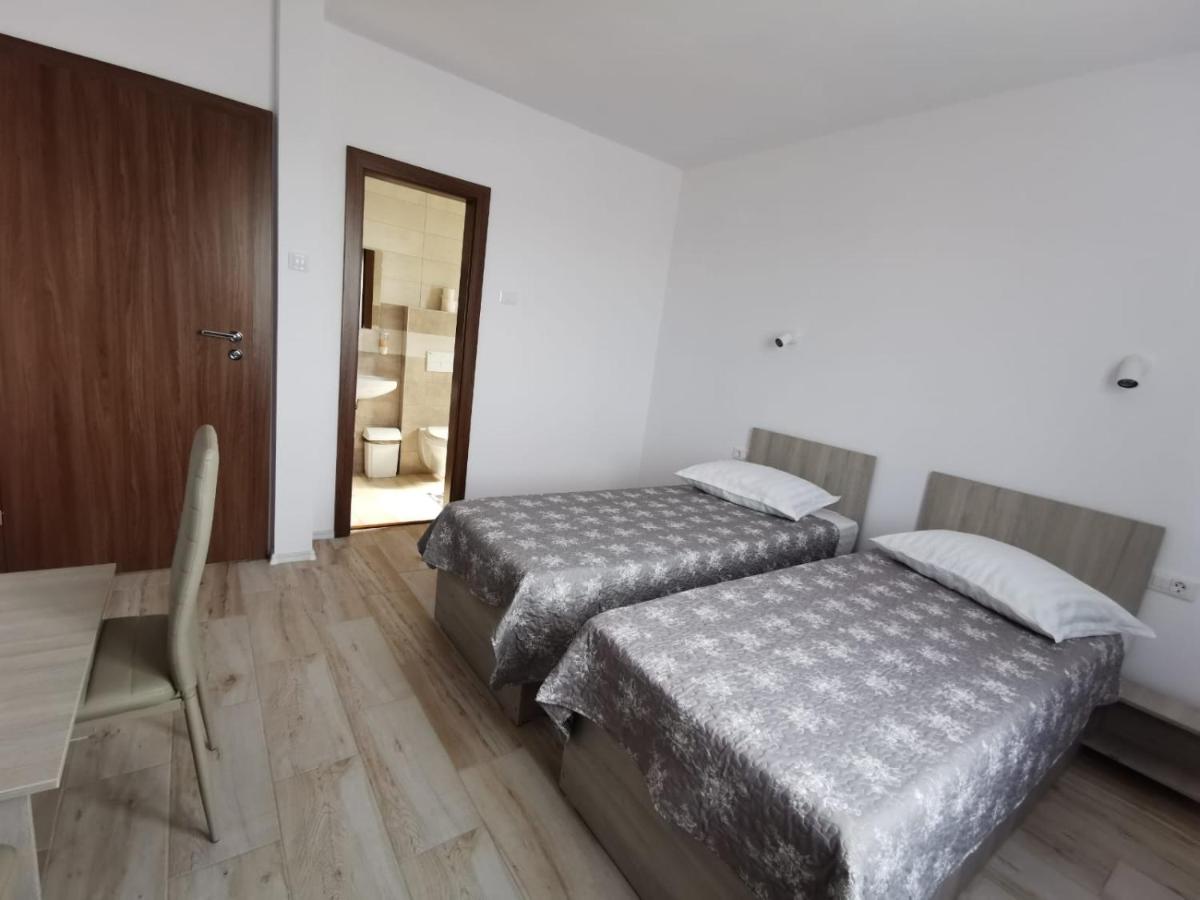 Double Room with Private Bathroom photo 2