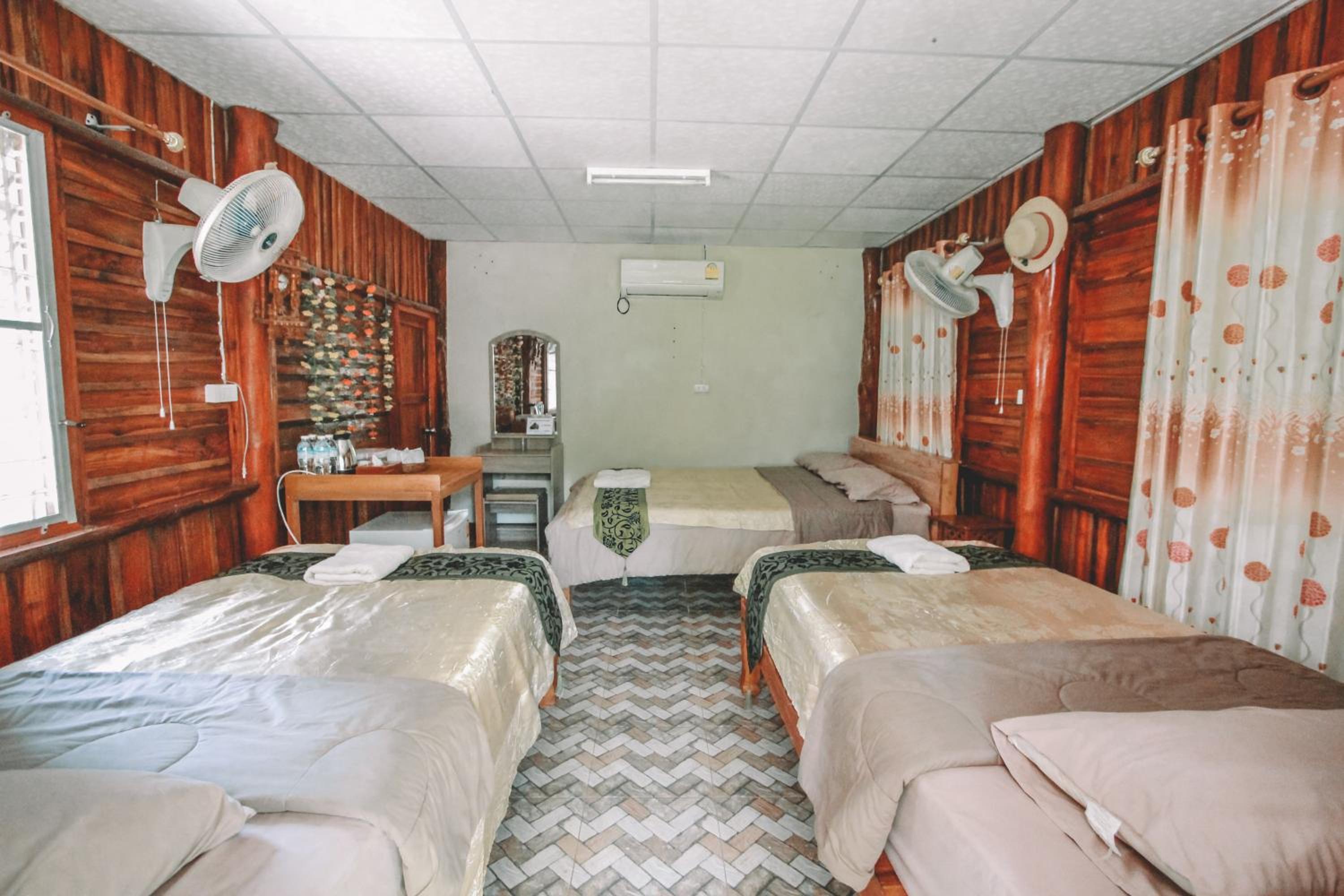 Classic Quadruple Room photo 2