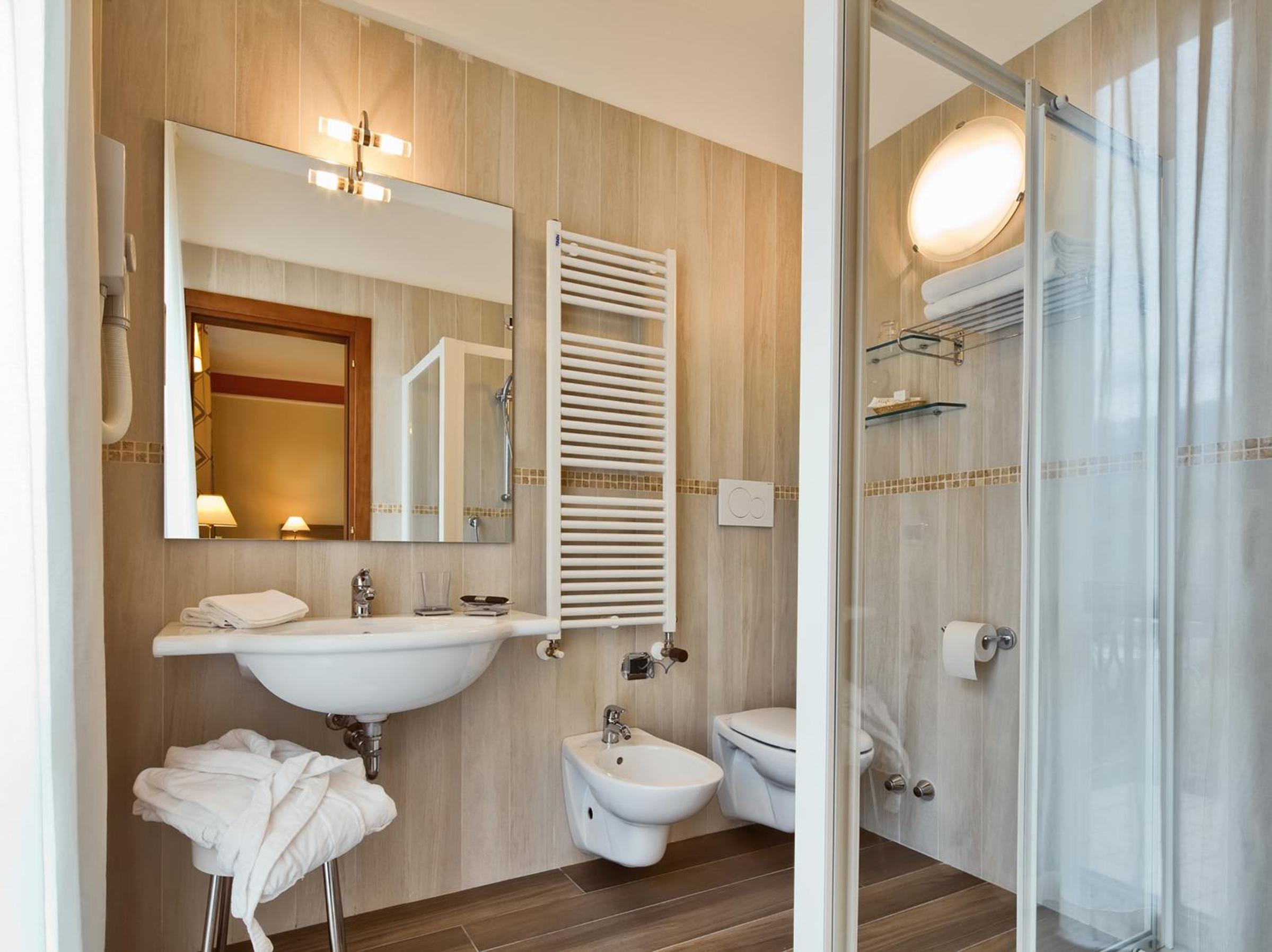 Double or Twin Room - Photo 7