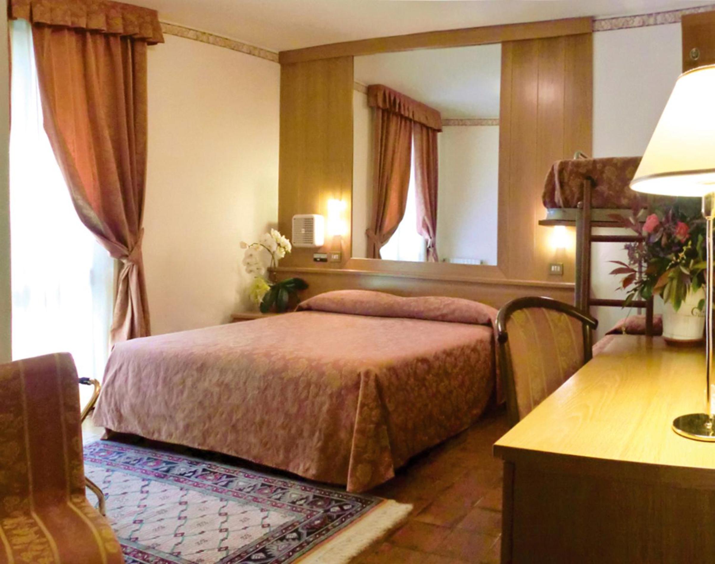 Family Room (2 Adults + 2 Children)