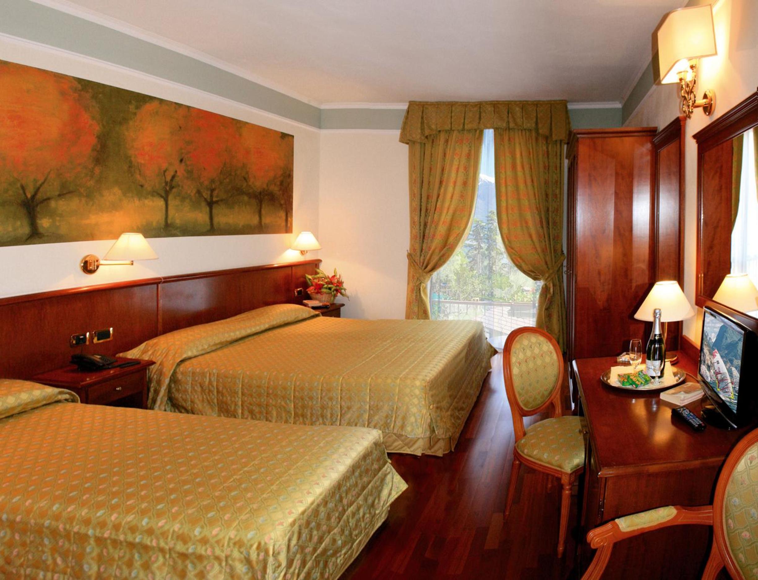 Classic Triple Room with Air Conditioning