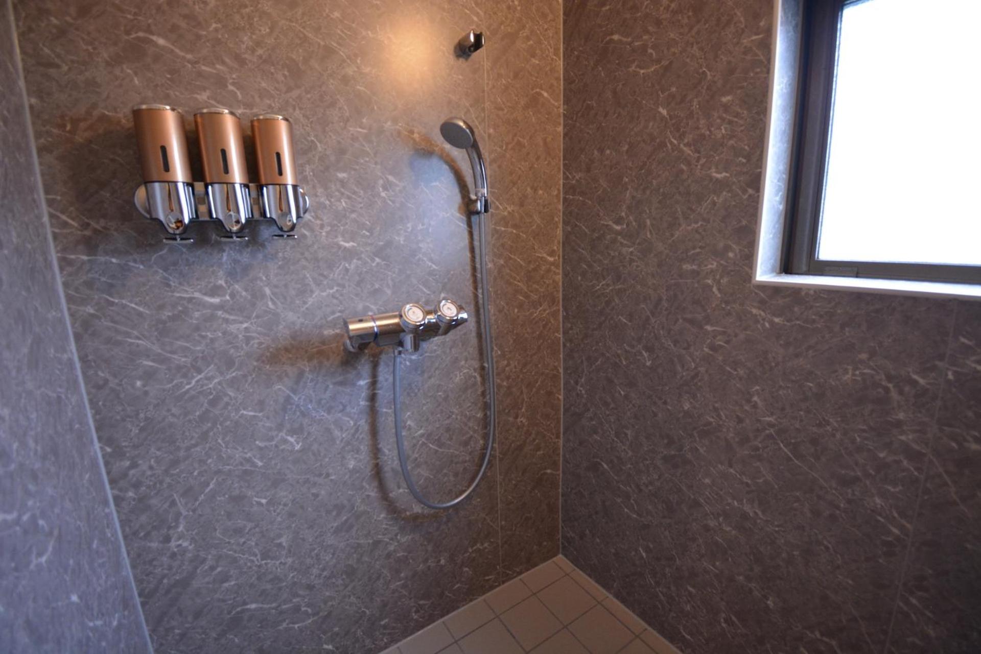 Double Room with Private Bathroom - Photo 4