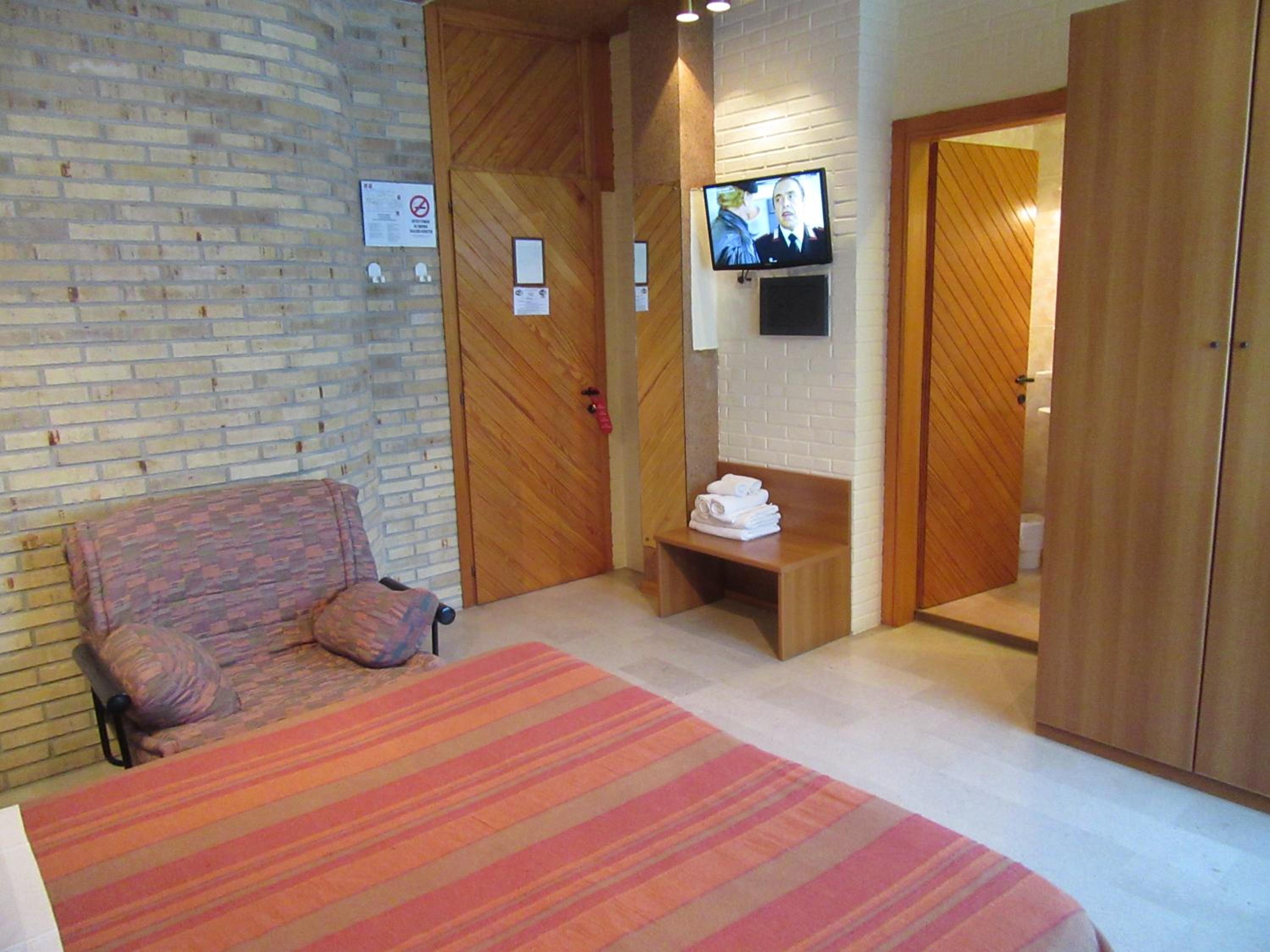 Double or Twin Room photo 2