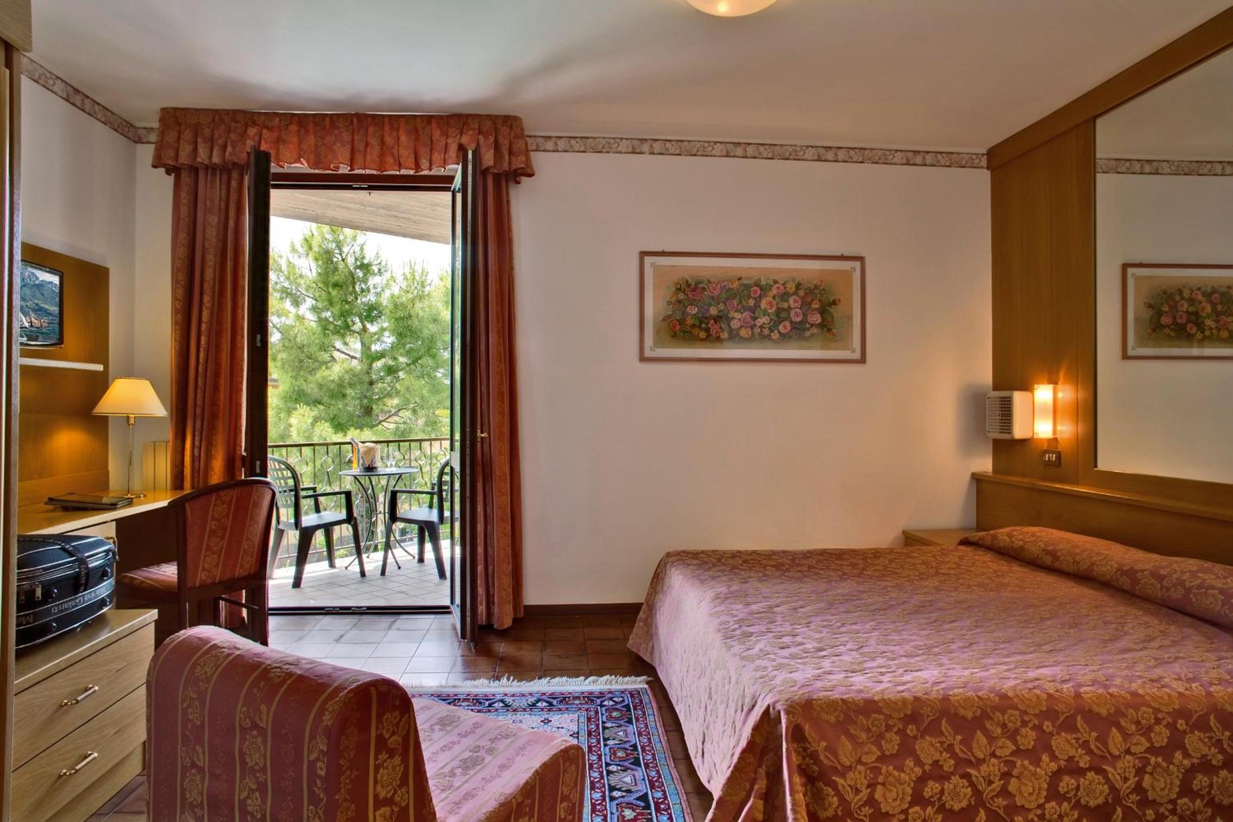 Double or Twin Room - Photo 15