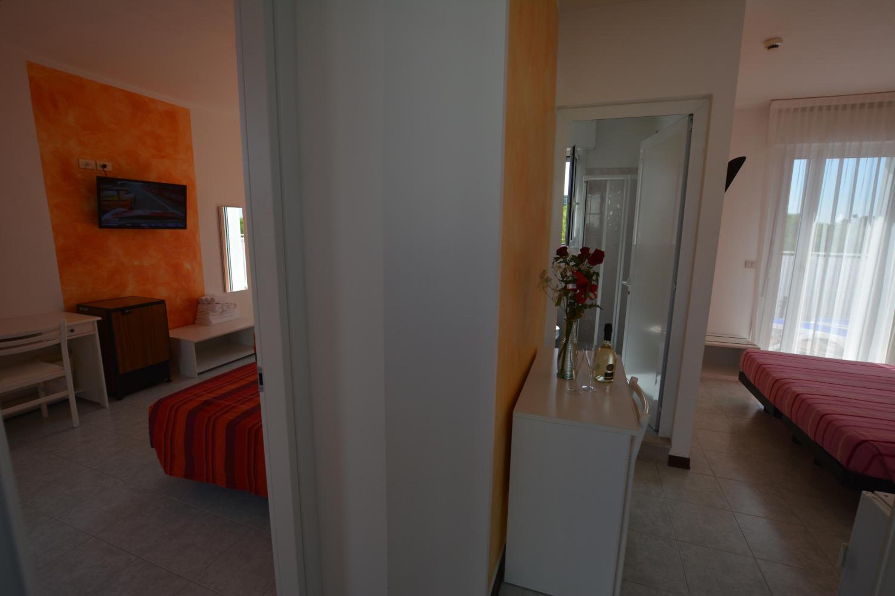 Two Connecting Rooms with Terrace photo 2