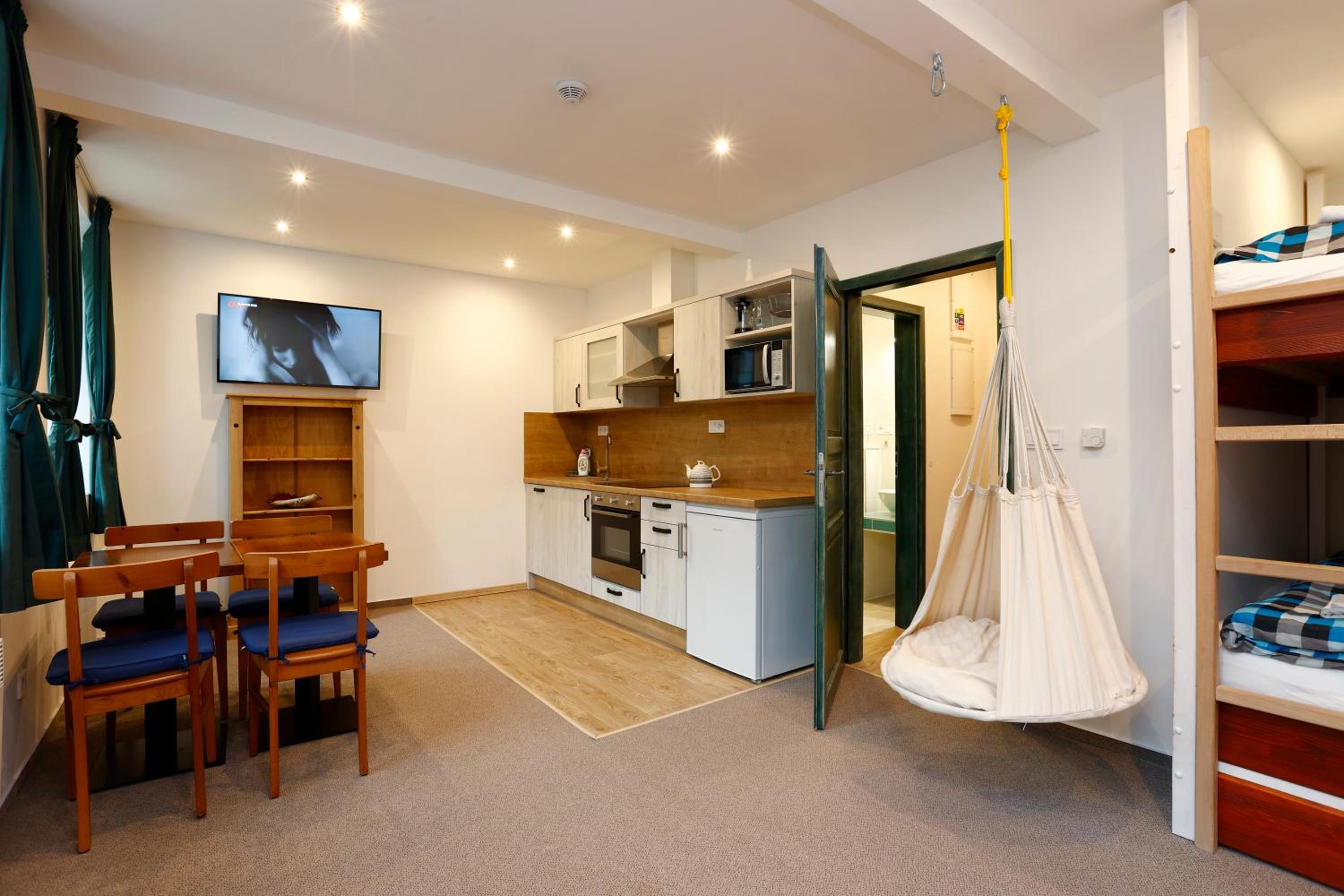 Apartment with Mountain View - Photo 33