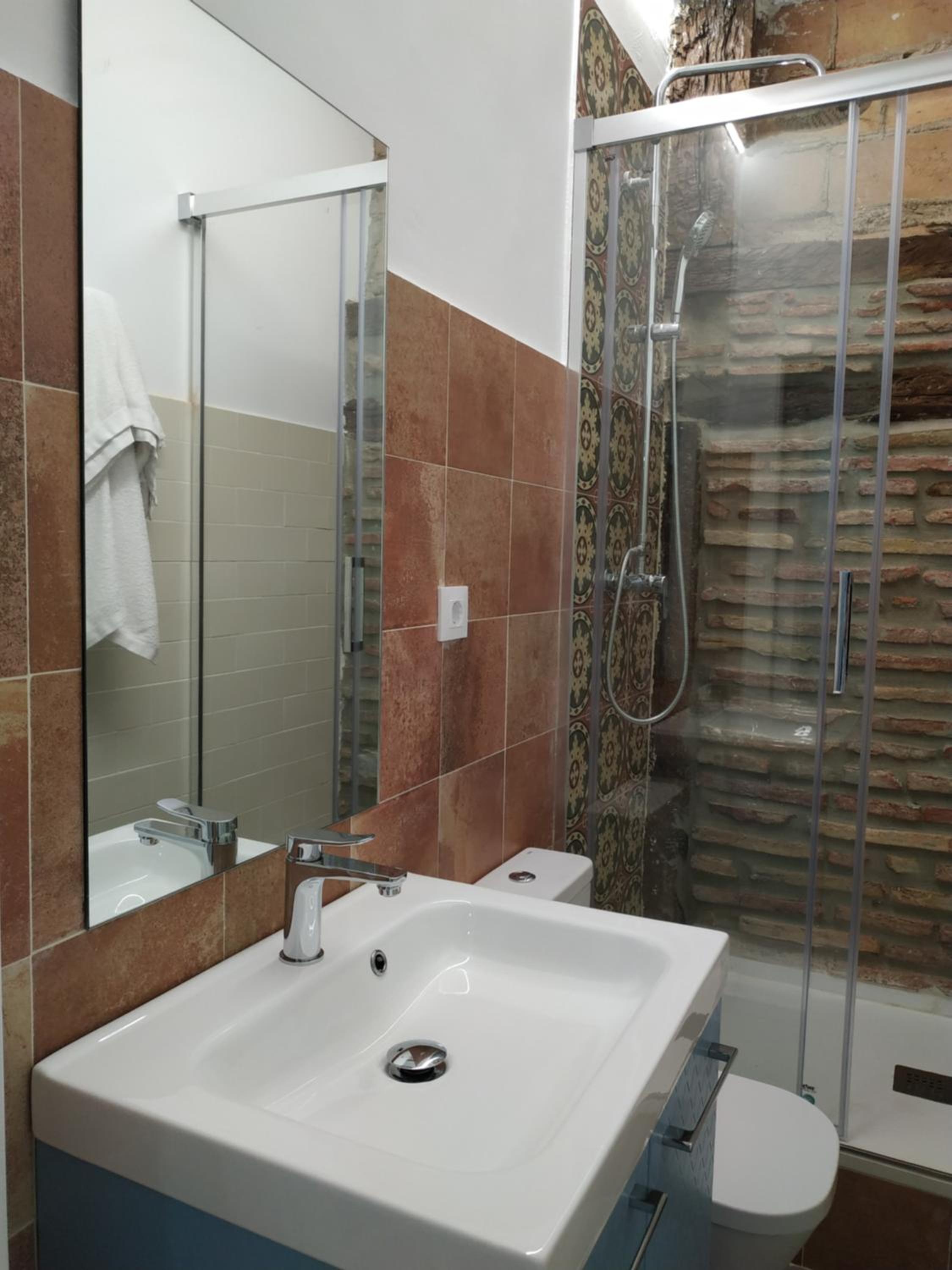 Double Room with Private Bathroom photo 2