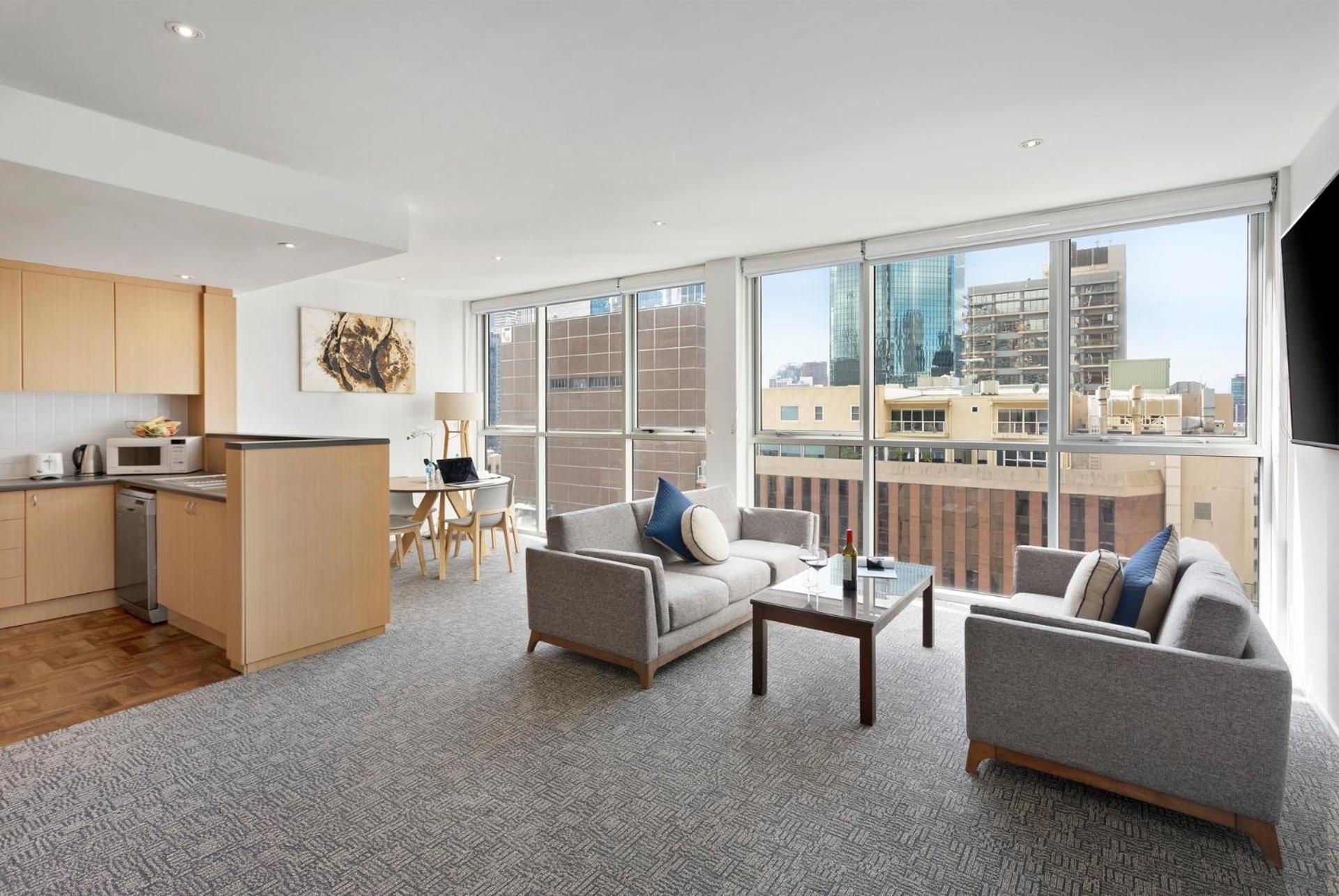 Executive Suite - Photo 2