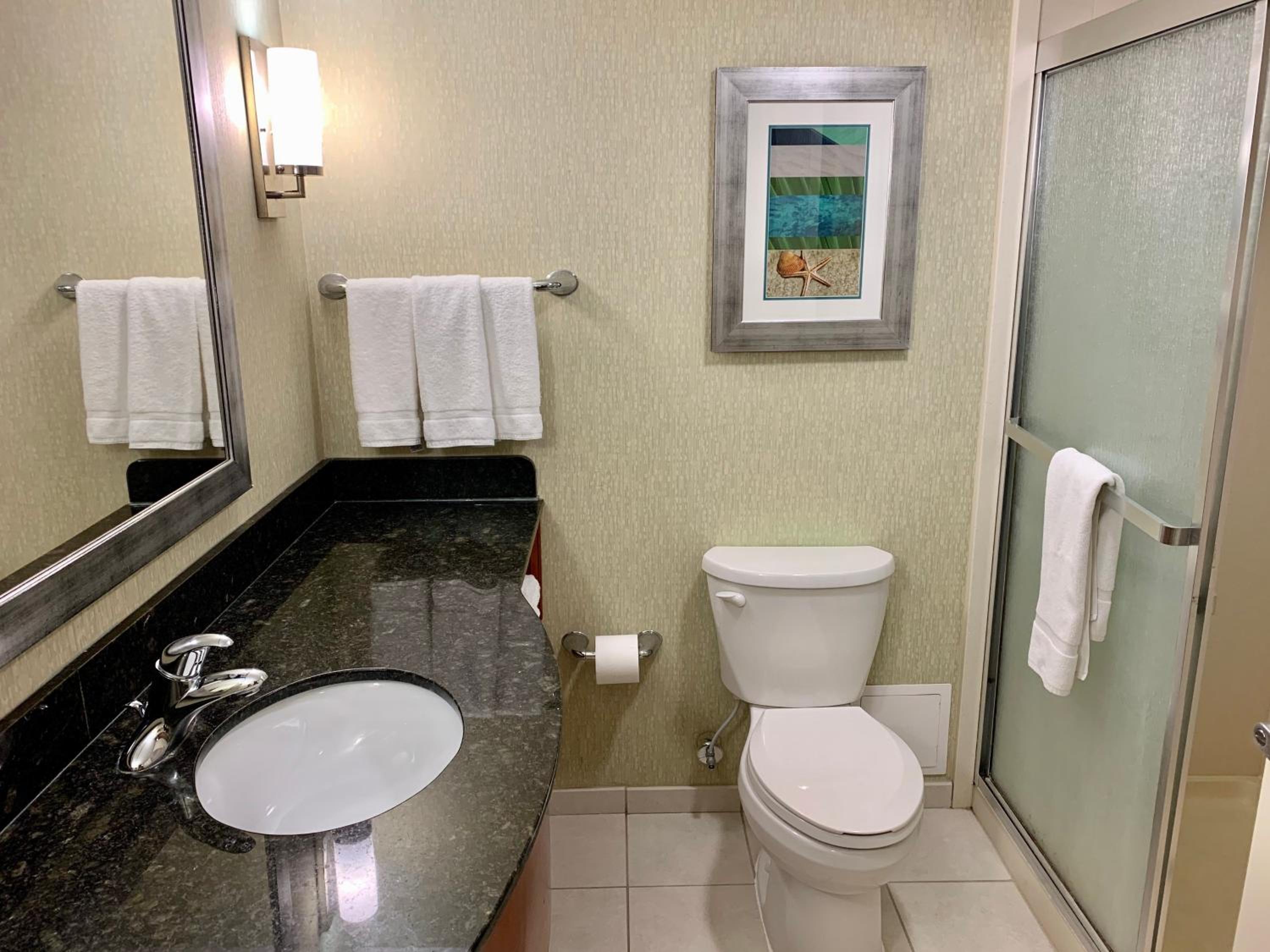 Queen Room with Two Queen Beds and Ocean View - Non-Smoking - Photo 4