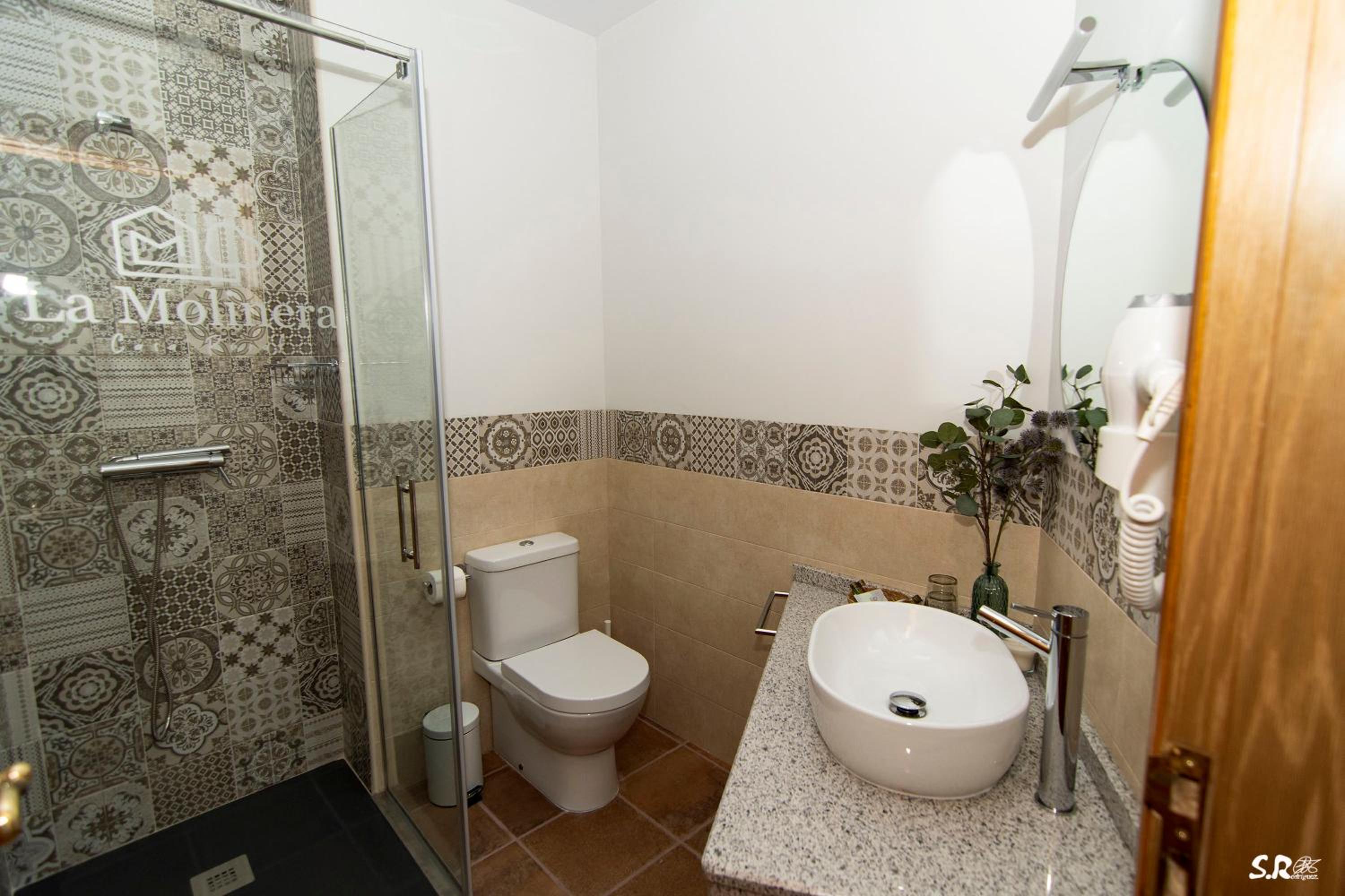 Double Room With Private Bathroom photo 3