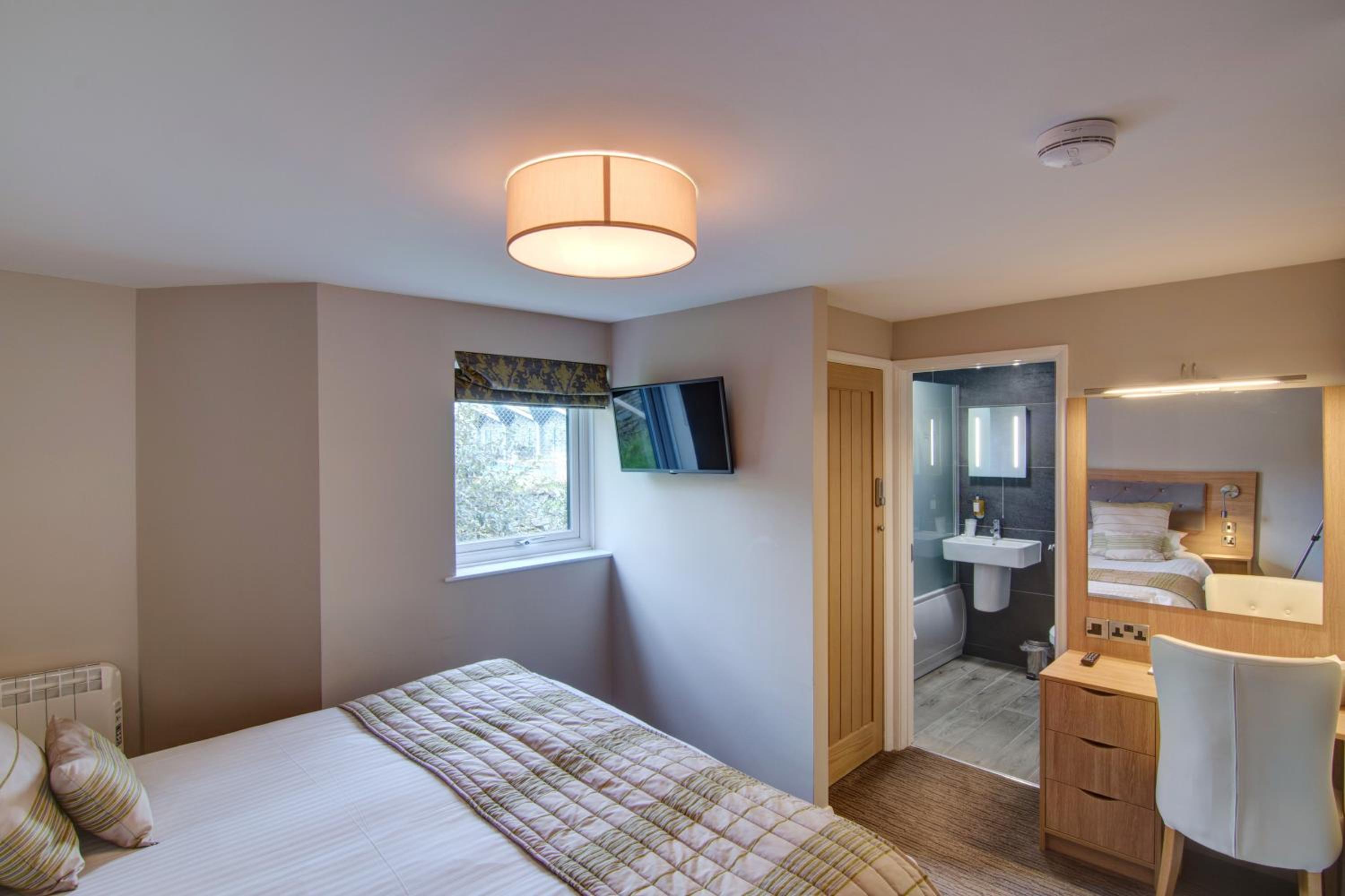 One-Bedroom Apartment - Photo 6