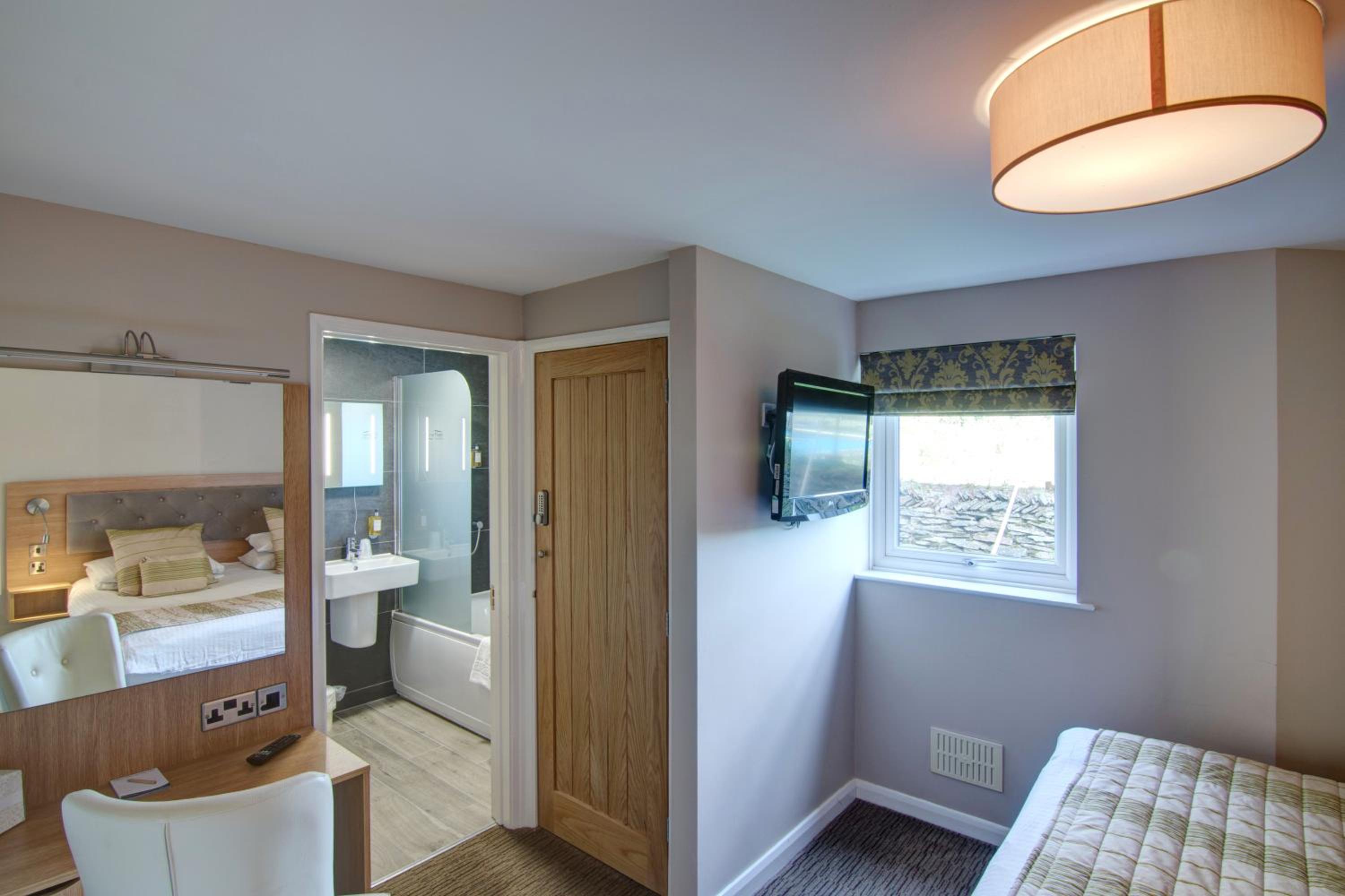 One-Bedroom Apartment - Photo 7