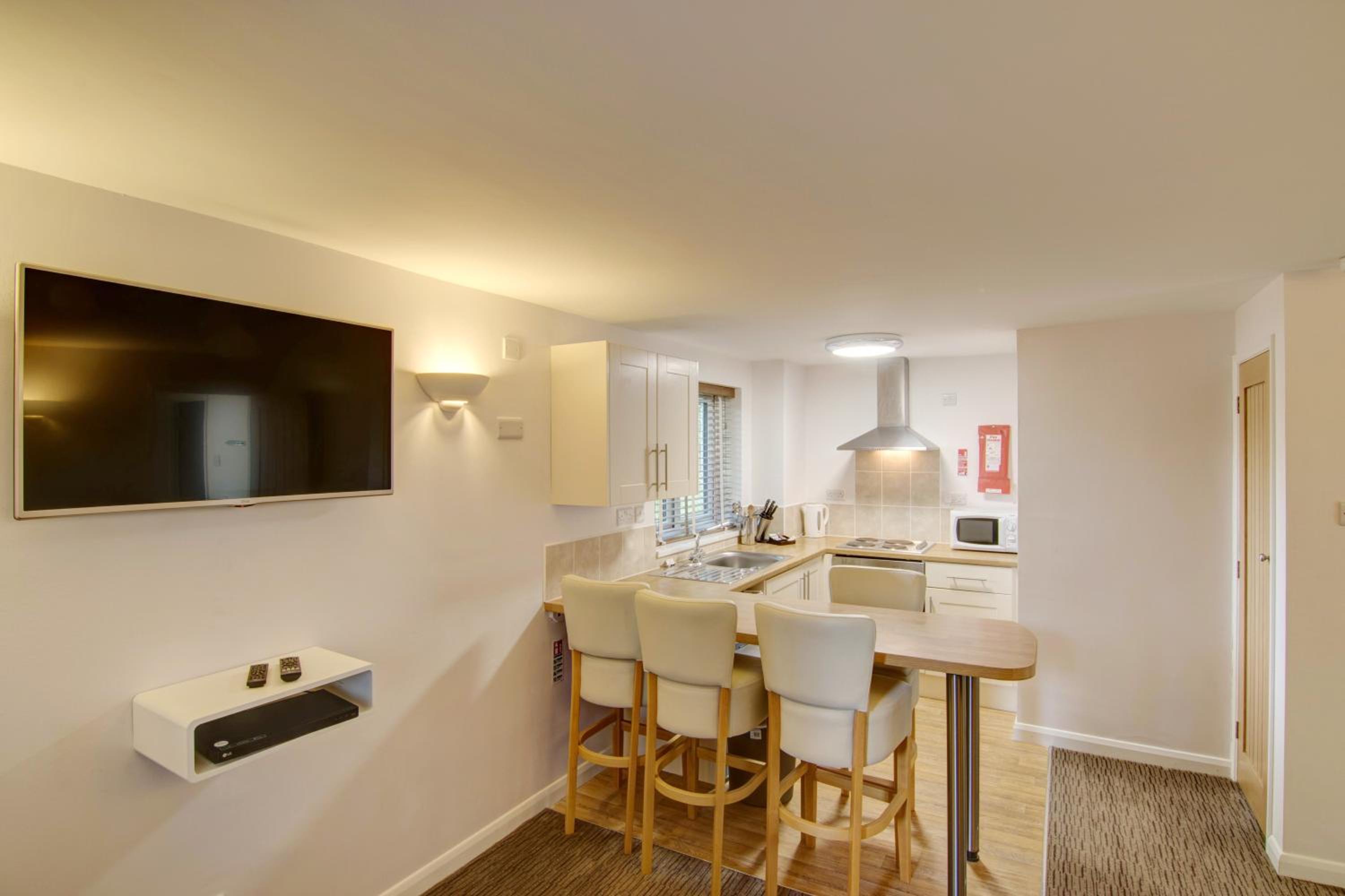 One-Bedroom Apartment - Photo 11