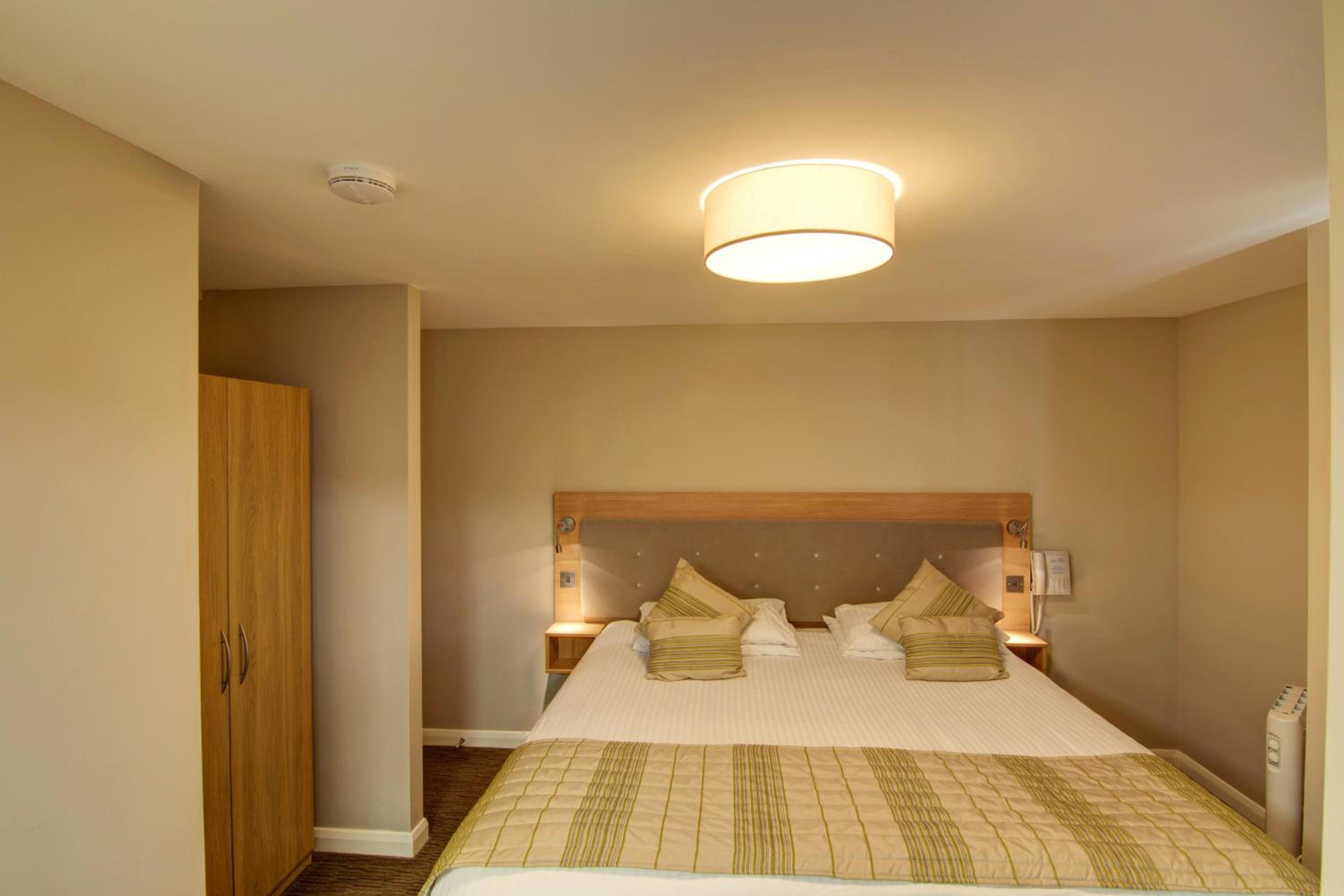 One-Bedroom Apartment - Photo 9