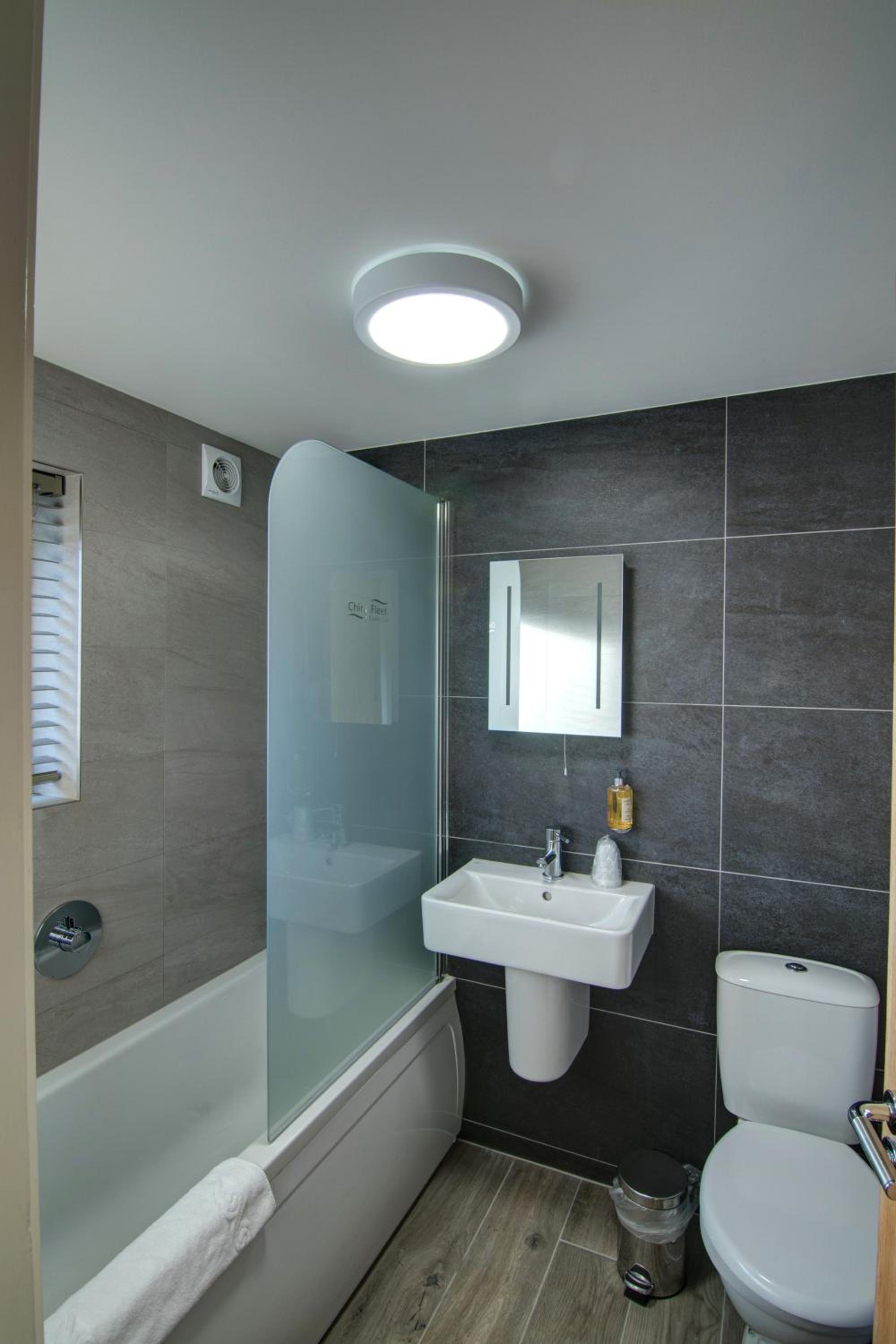 One-Bedroom Apartment - Photo 3
