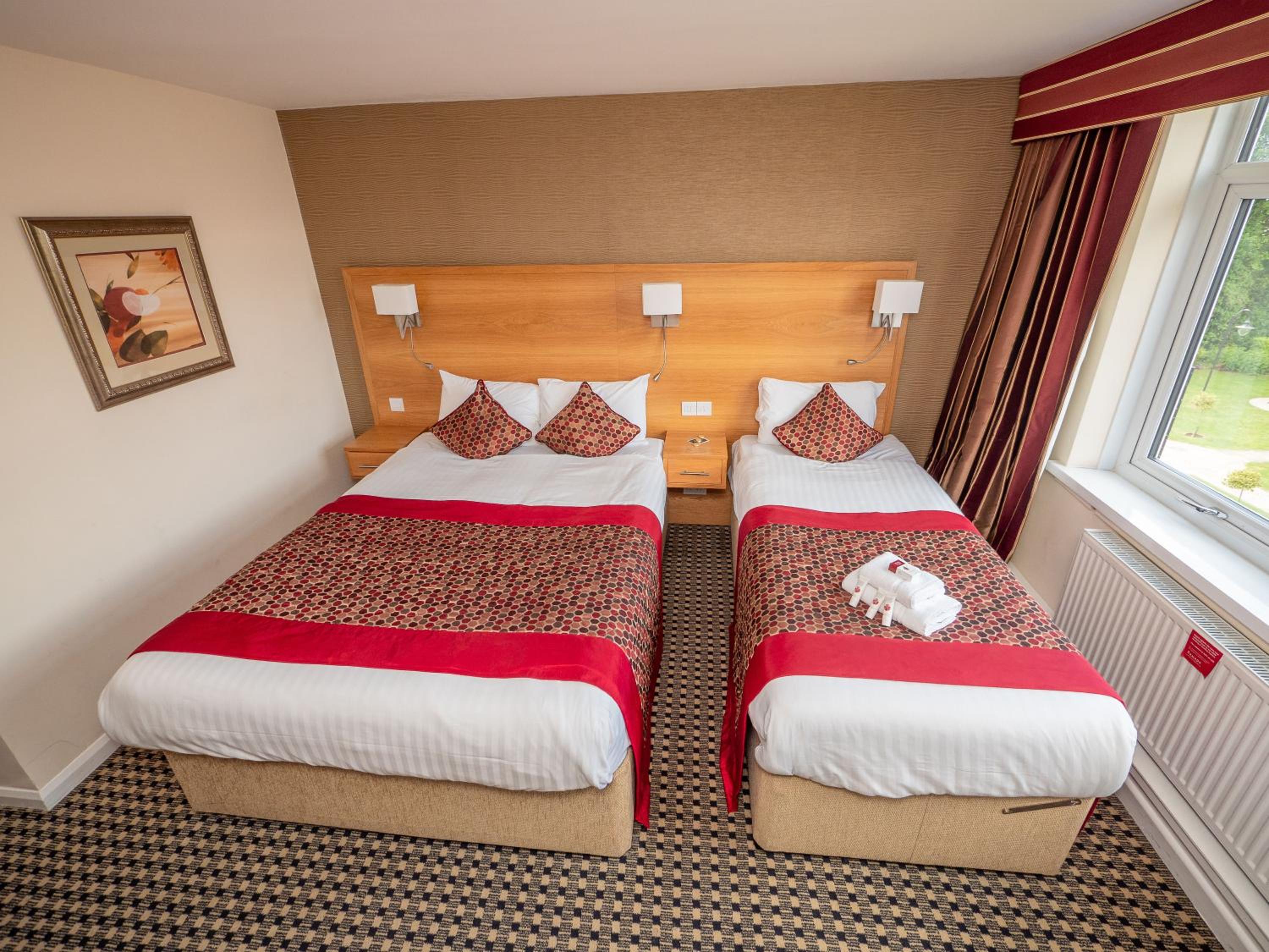 King Room With Twin Beds - Non-Smoking - Photo 3