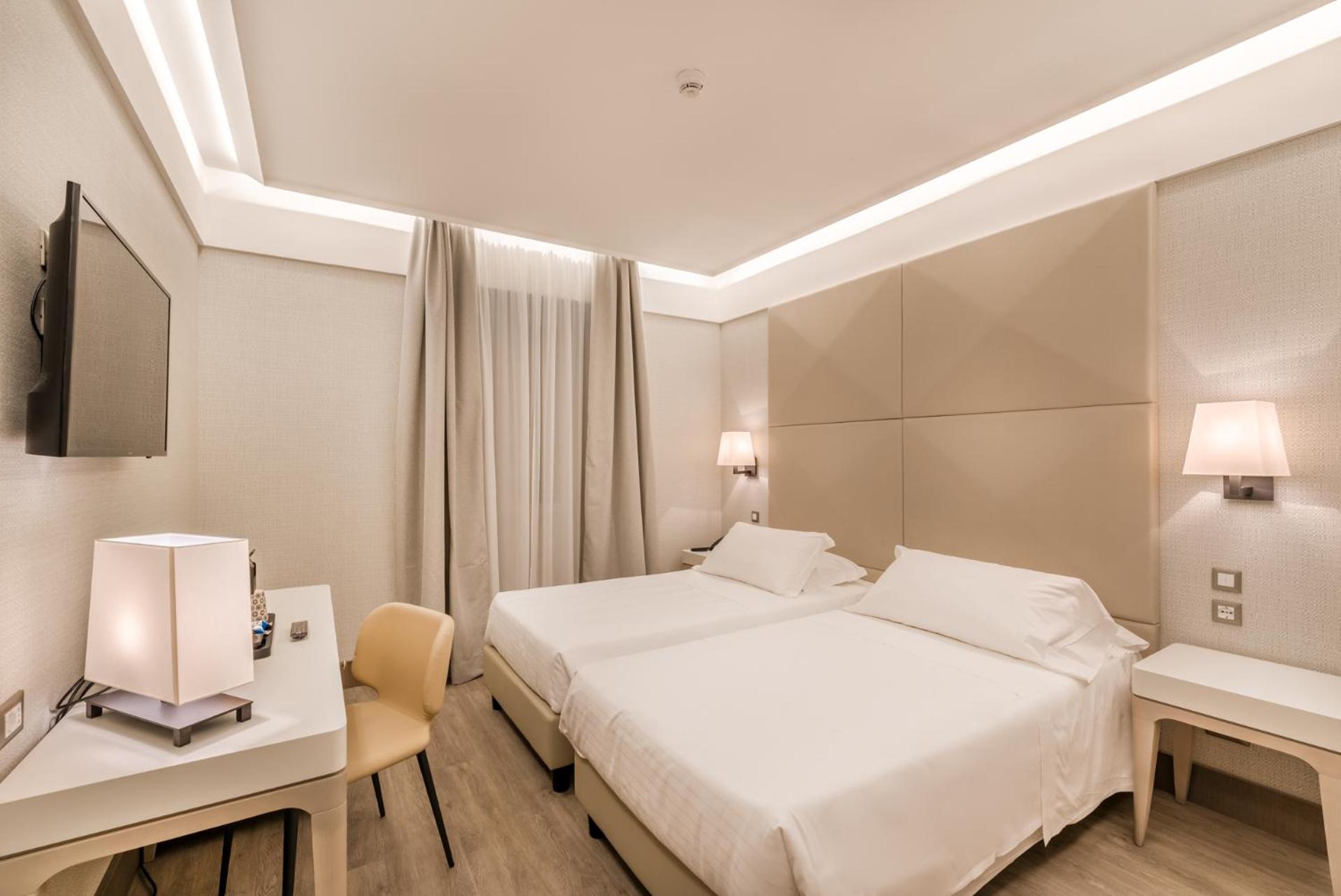Deluxe Double or Twin Room - Photo 11