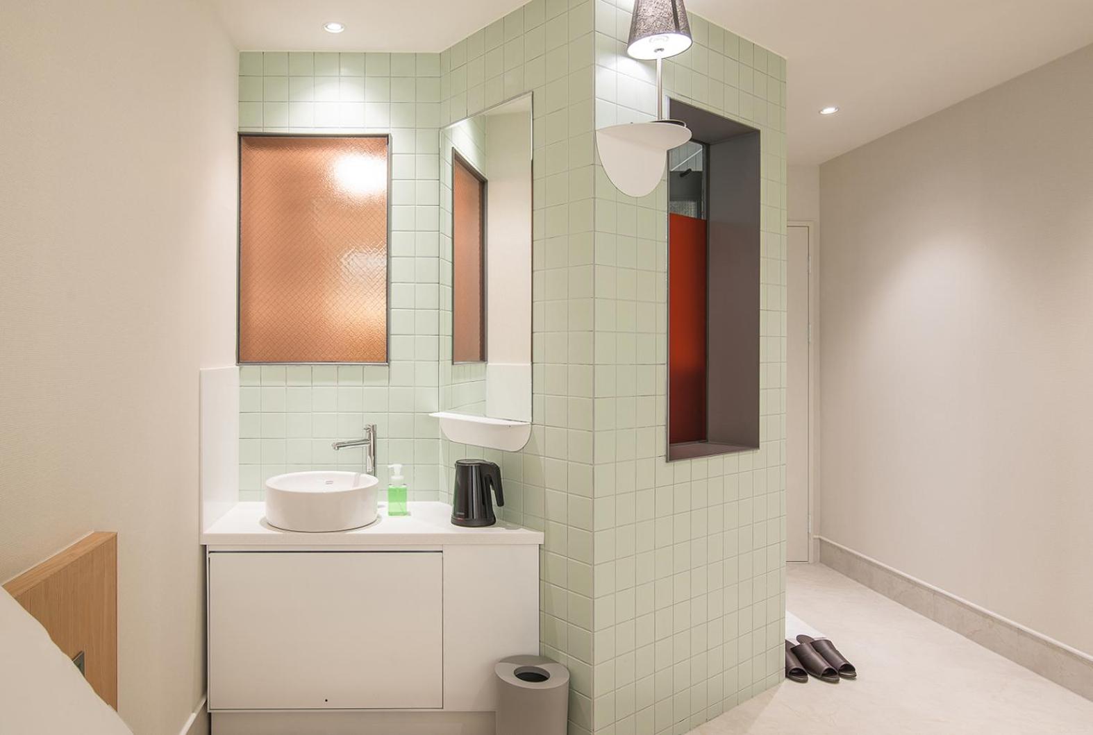 Deluxe Suite with Spa Bath - Photo 4