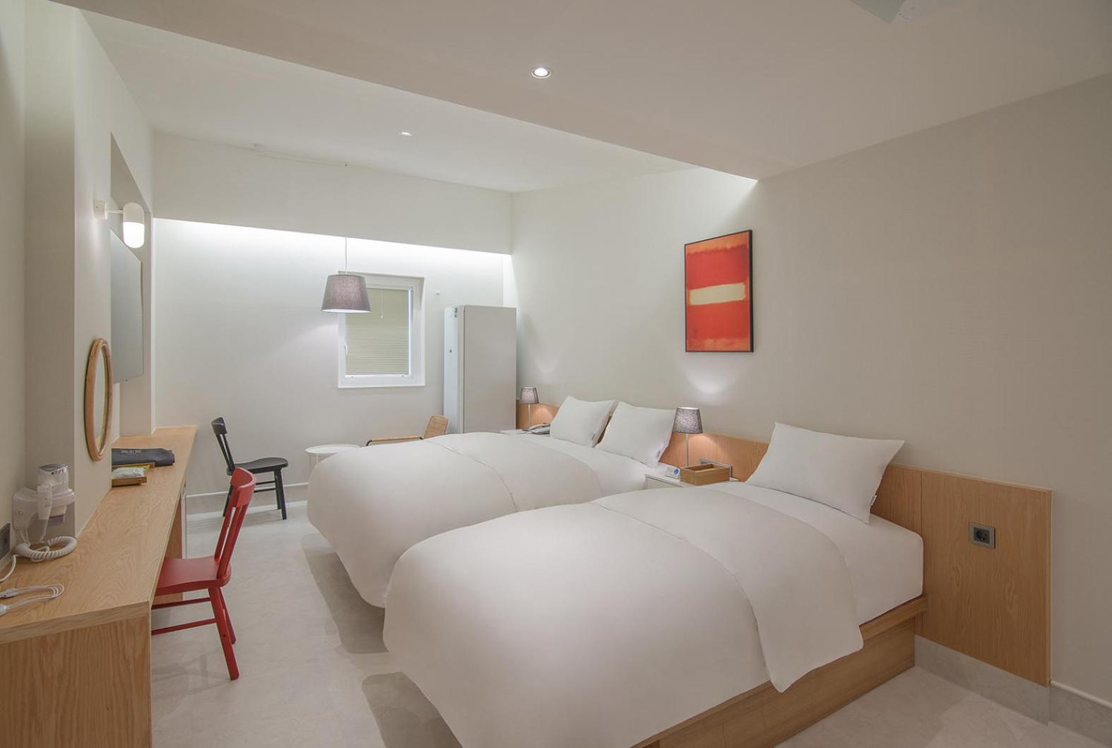 Deluxe Suite with Spa Bath - Photo 2