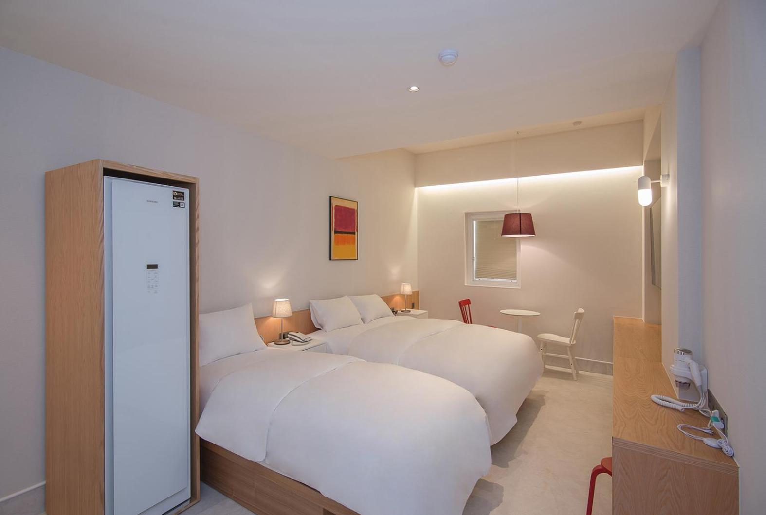 Deluxe Suite with Spa Bath - Photo 11