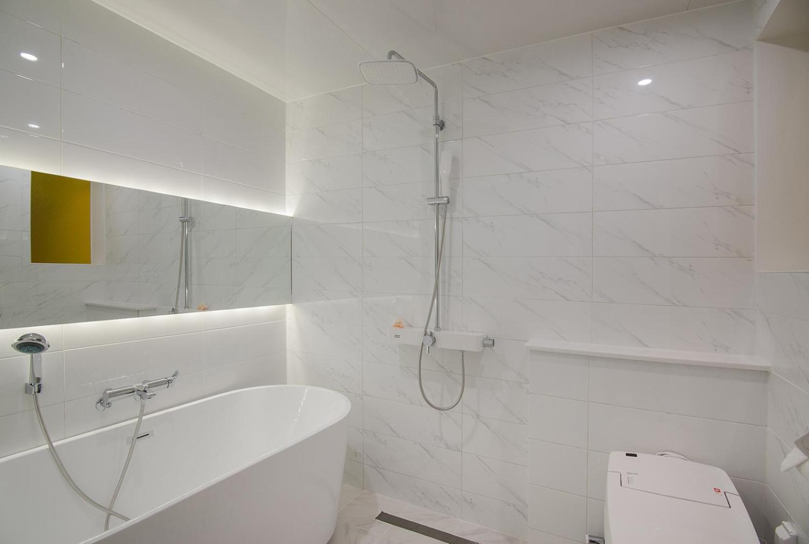 Premium Suite - Photo 4