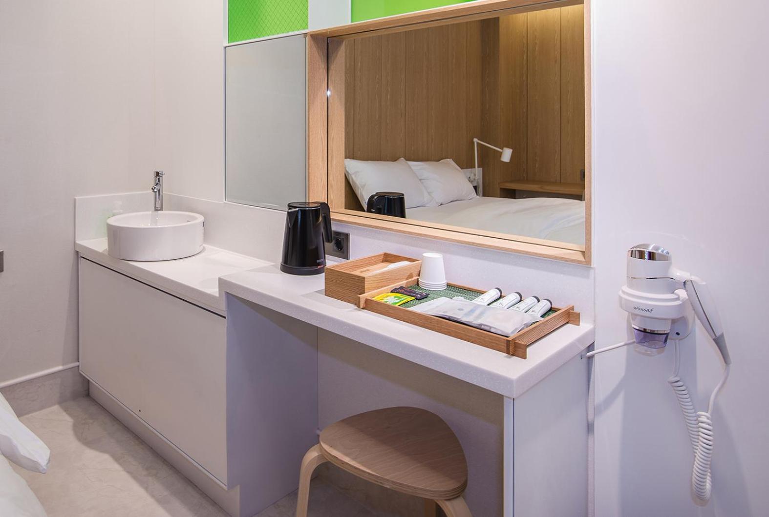 Premium Suite - Photo 5