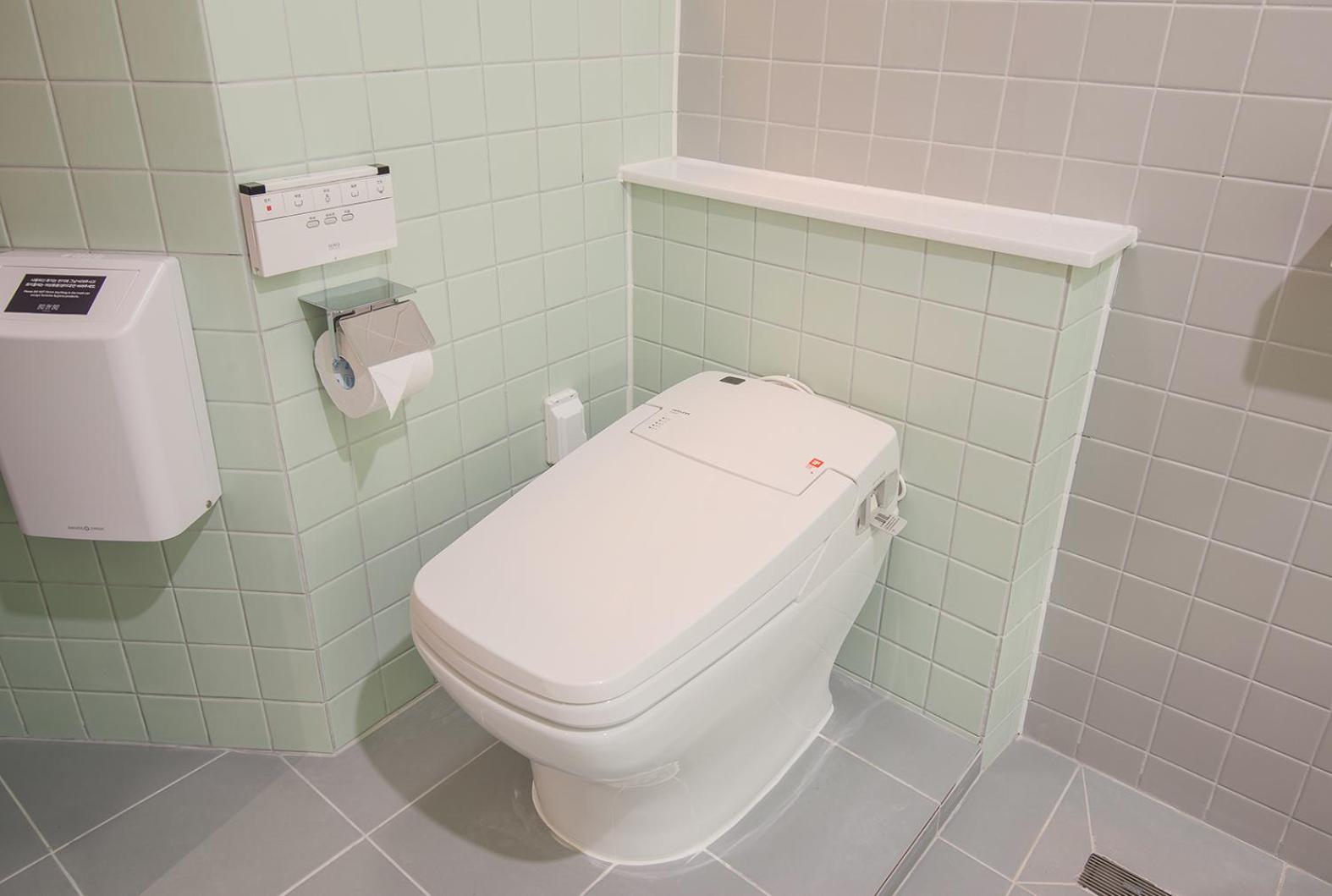 Deluxe Suite with Spa Bath - Photo 9