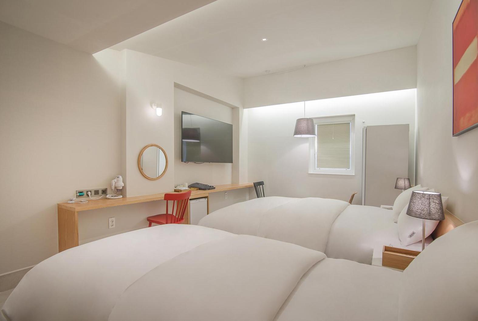 Deluxe Suite with Spa Bath - Photo 7