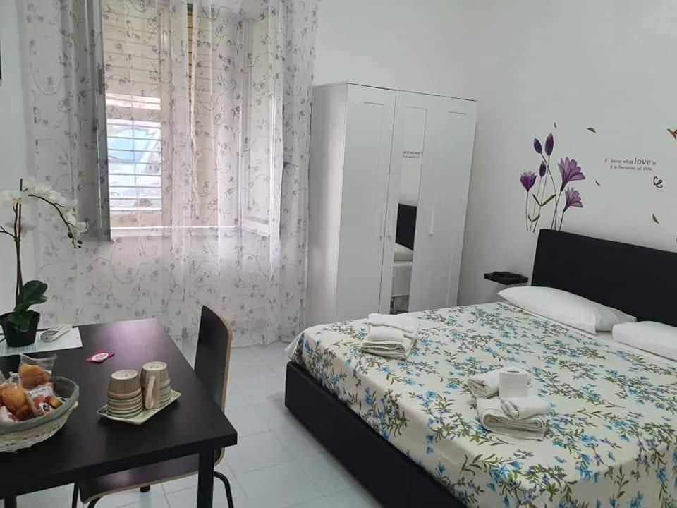 Standard Double Room with Shared Bathroom