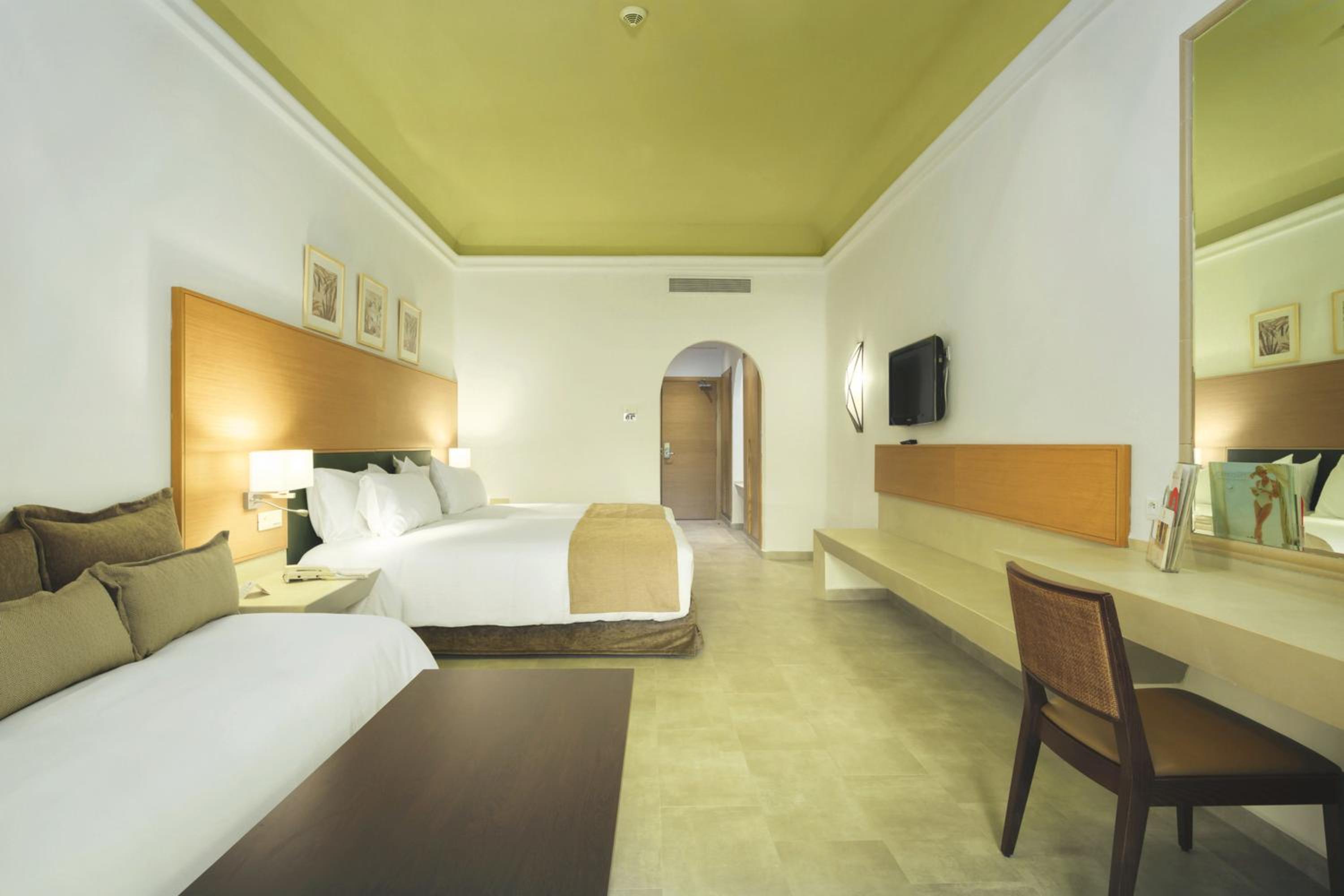 Double Room with Sofa Bed - Photo 4