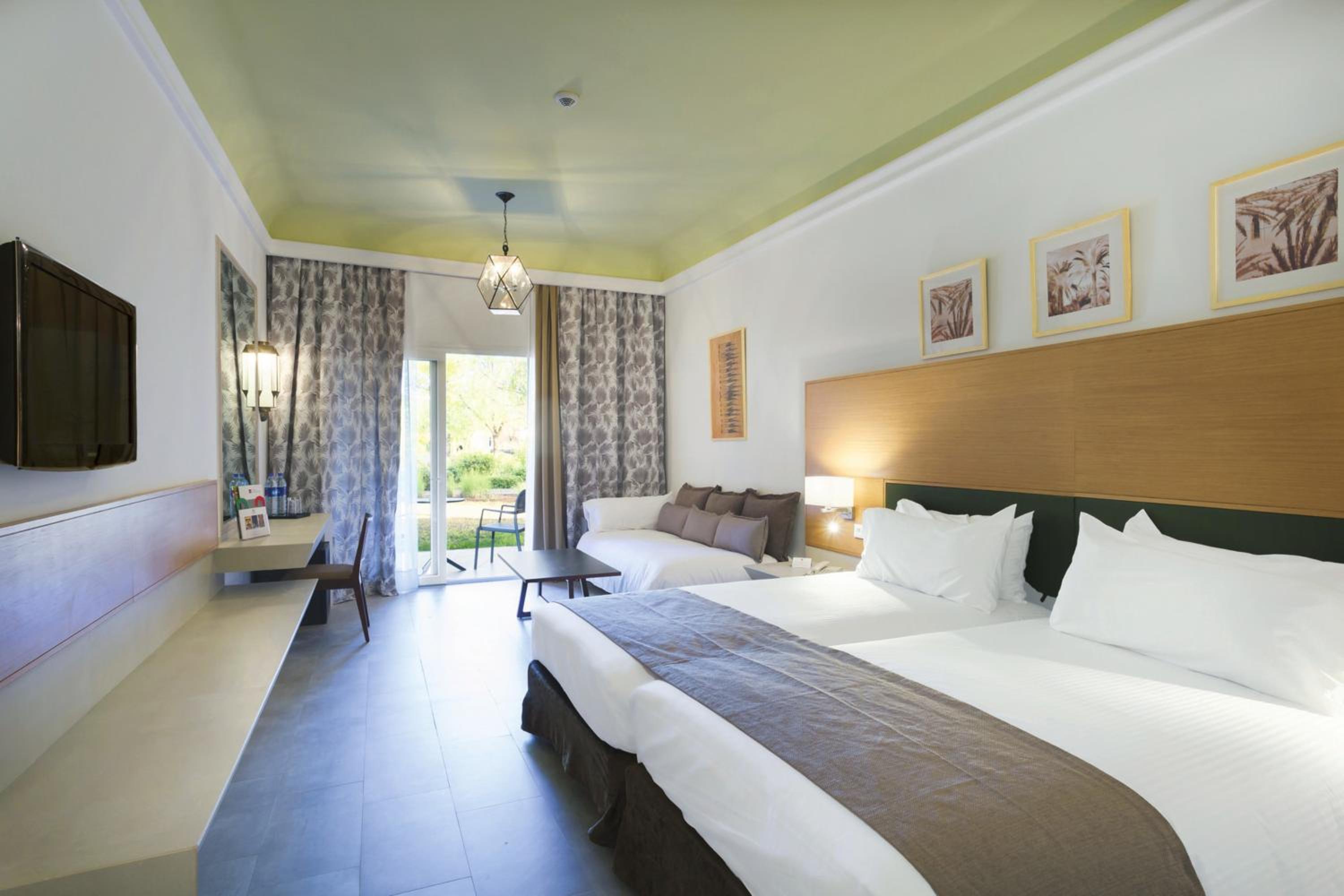 Double Room with Sofa Bed - Photo 3