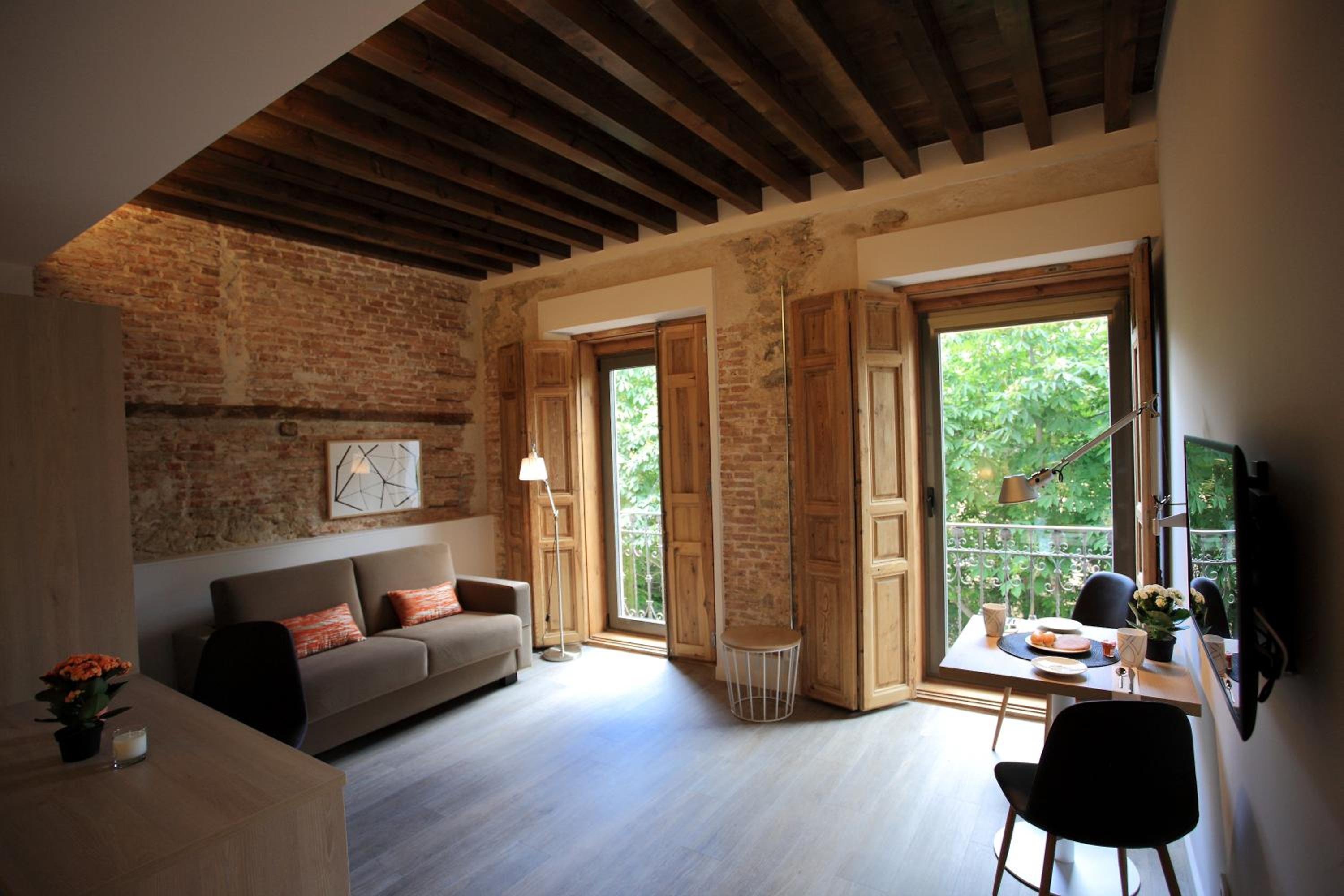Deluxe Double Room with Balcony photo 2