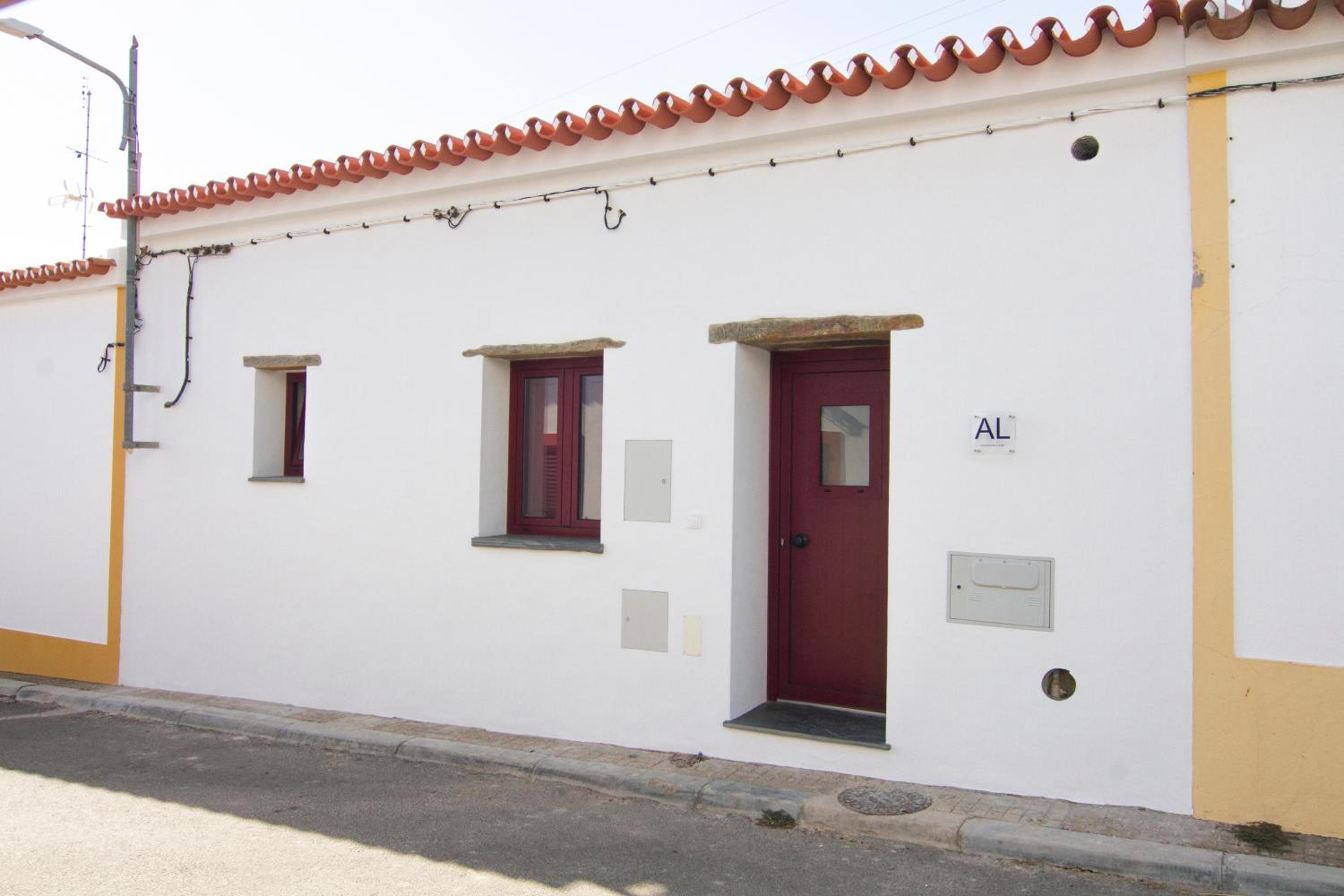 Two-Bedroom House - Photo 27