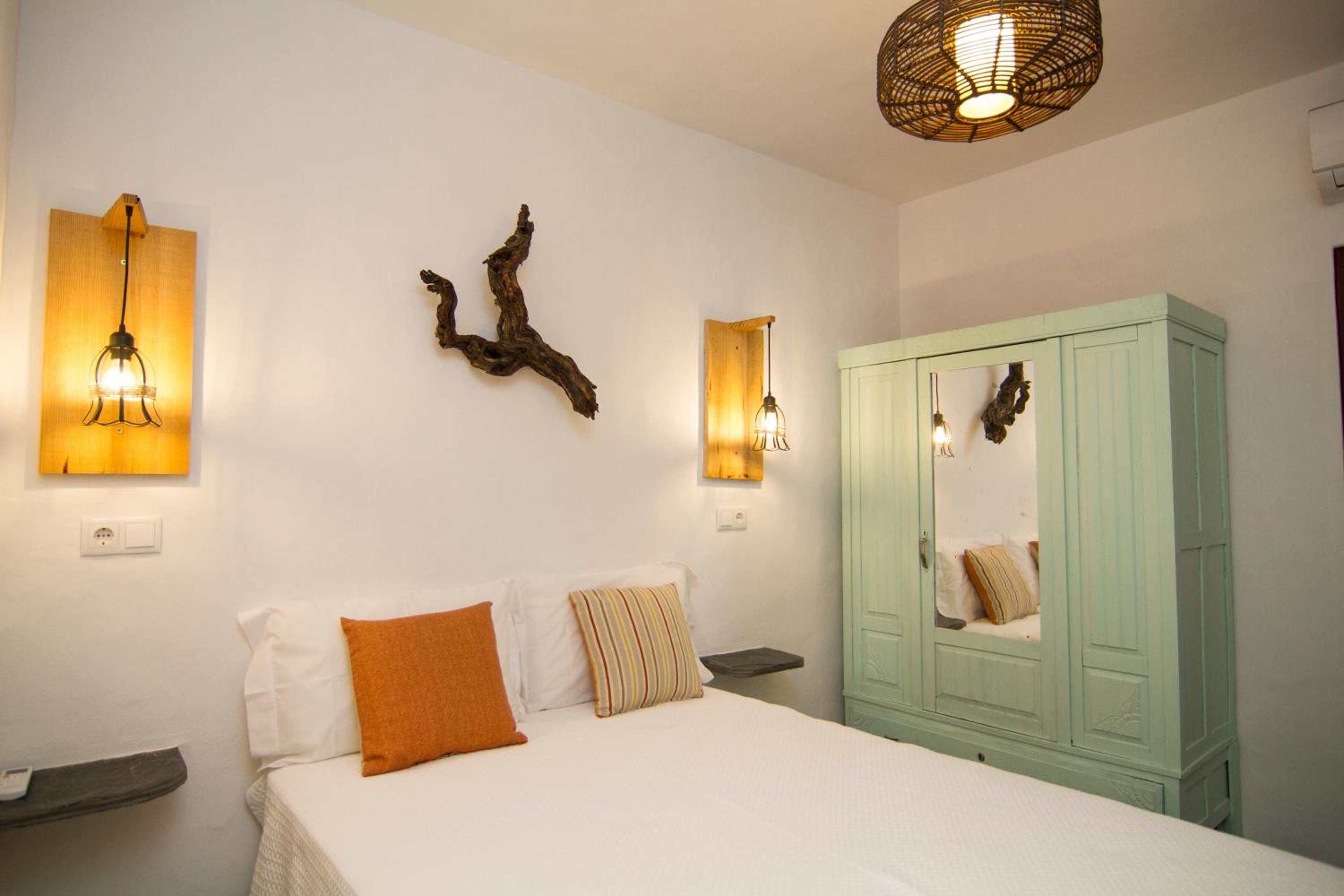 Two-Bedroom House - Photo 1