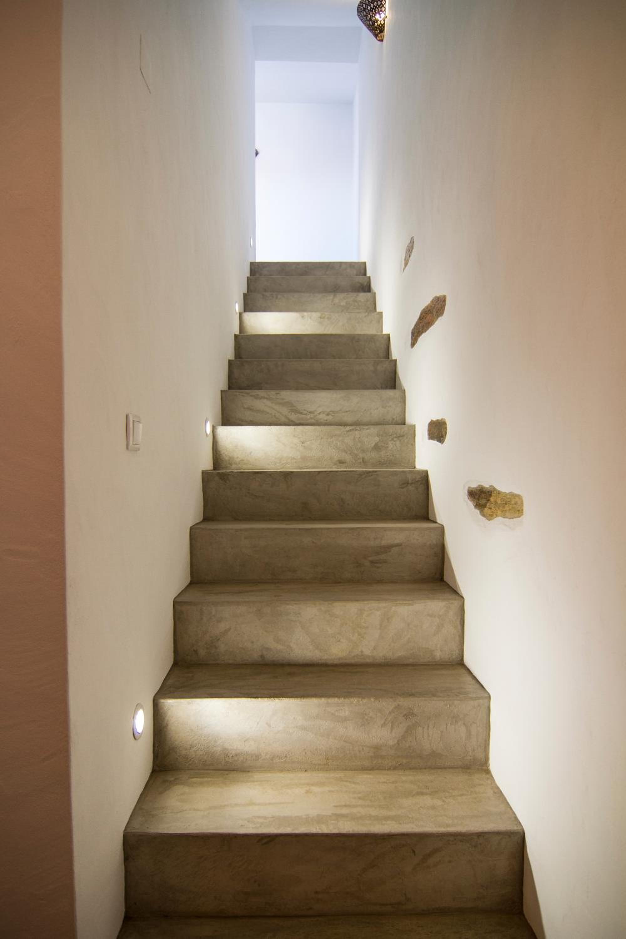 Two-Bedroom House - Photo 17