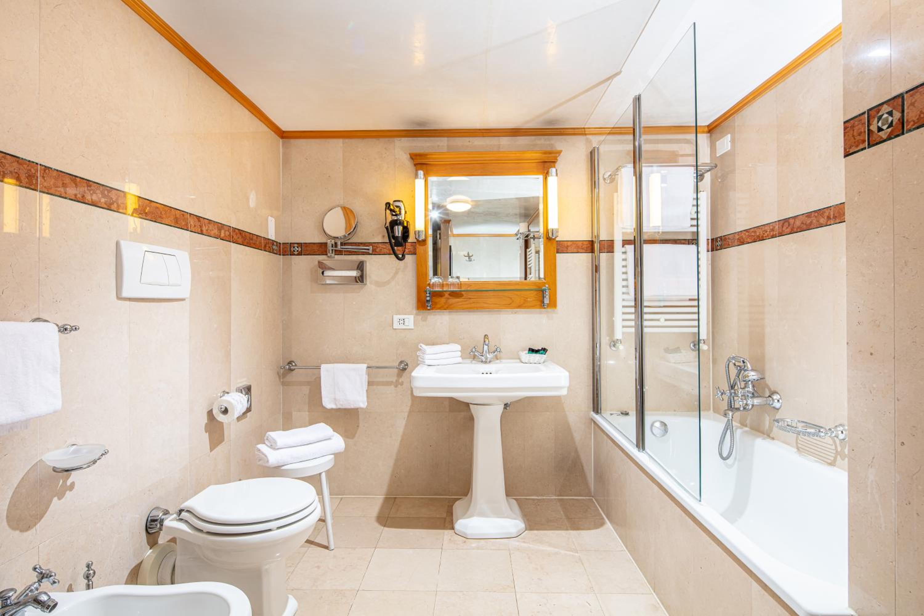 Deluxe Double or Twin Room - Photo 3