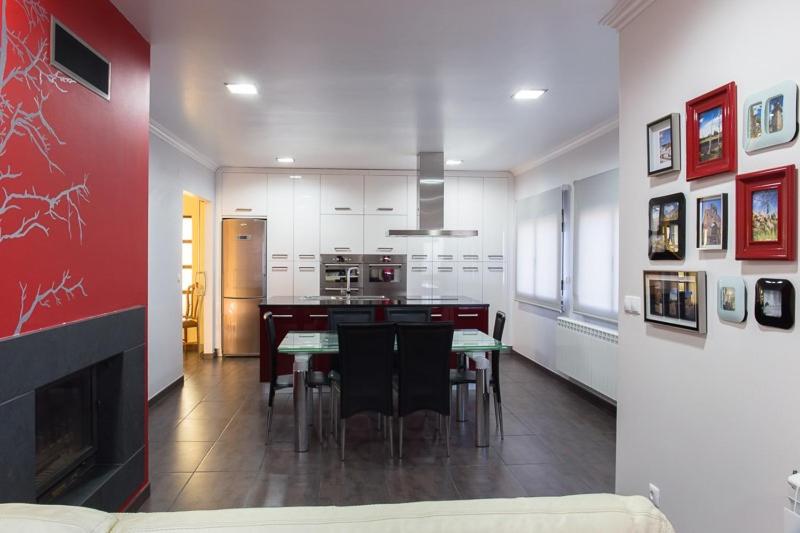 Three-Bedroom Apartment - Photo 50