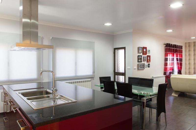 Three-Bedroom Apartment - Photo 43