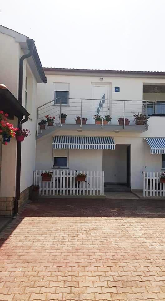Apartment with Terrace - Photo 23