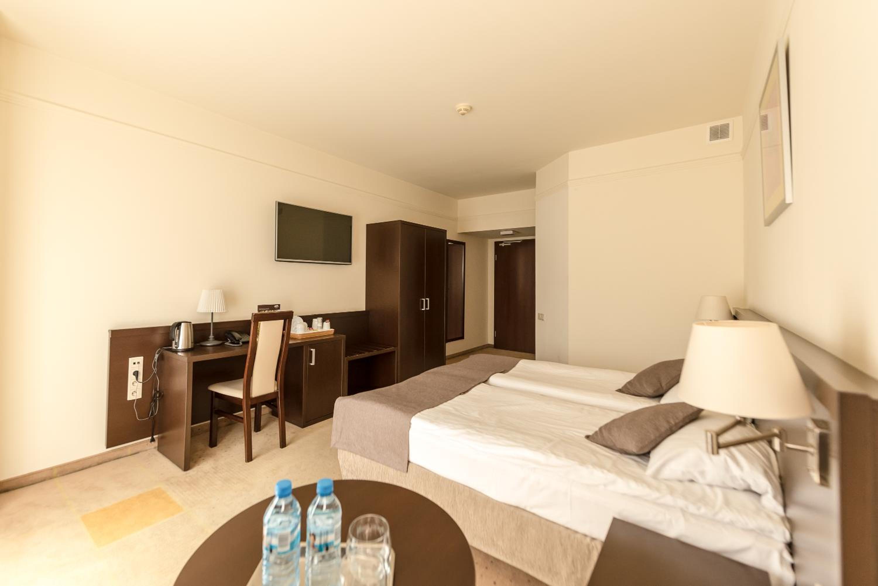 Standard Double/Twin Room photo 3