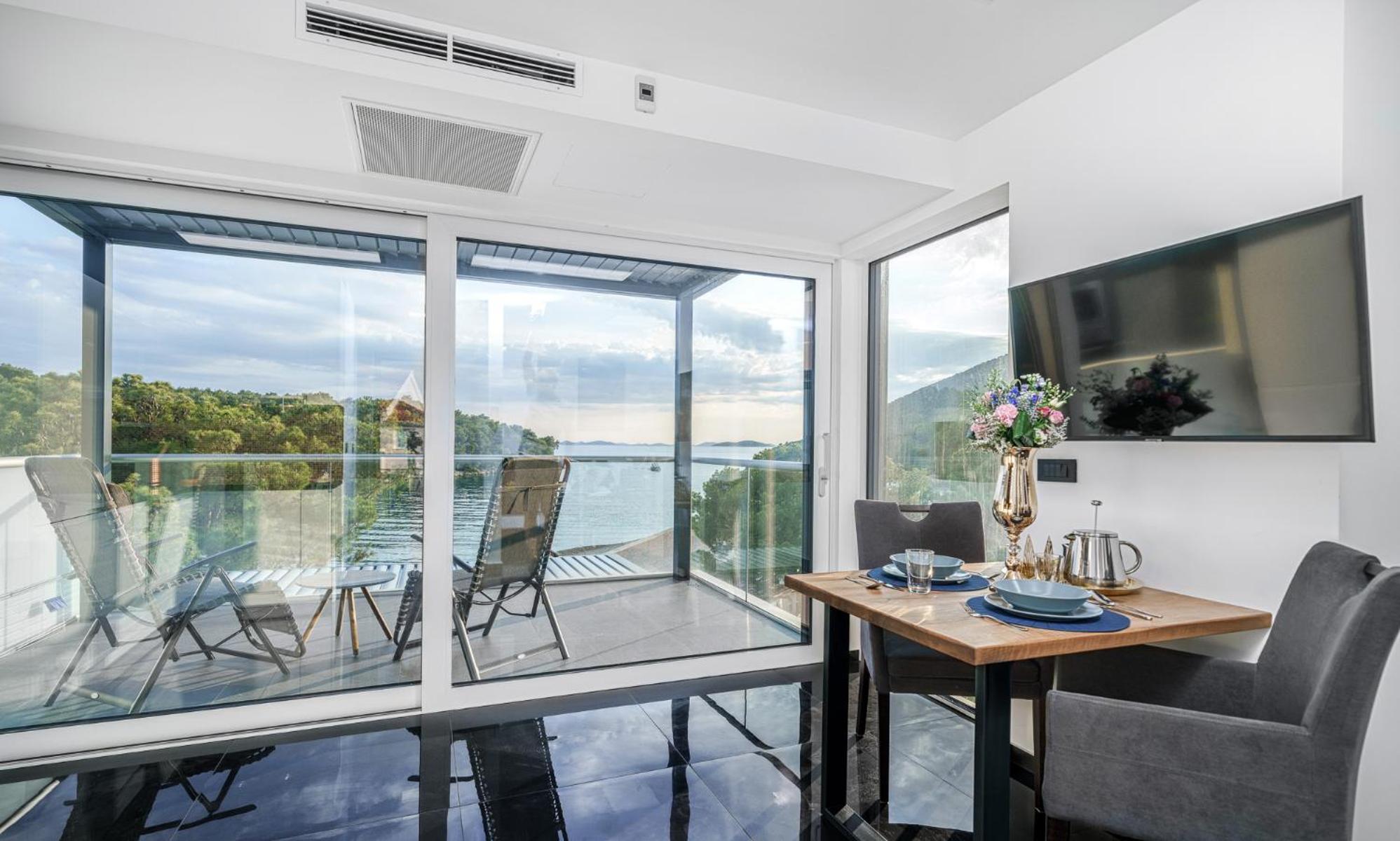 Apartment with Sea View - Photo 2